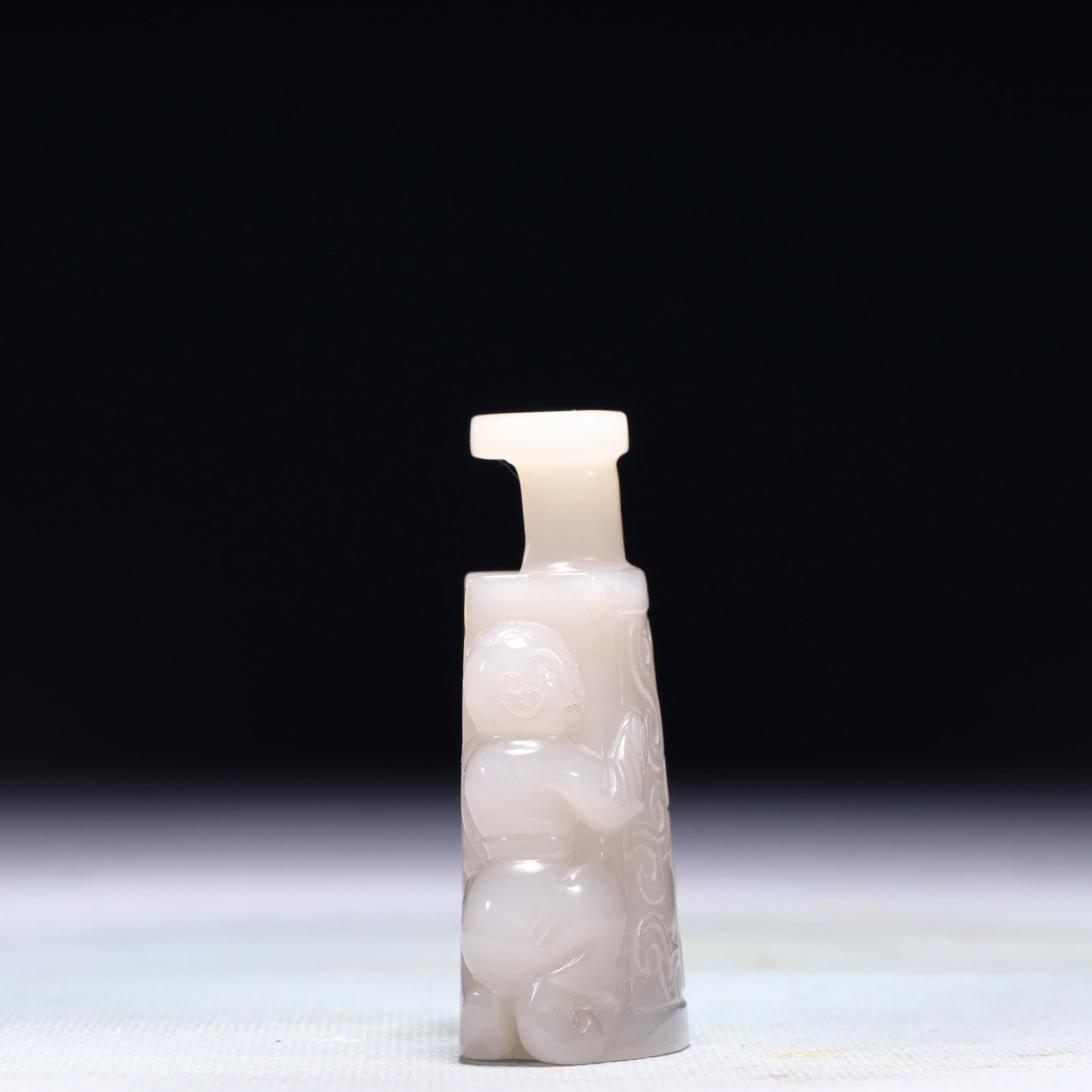 An Exquisite White Jade Figure Pattern Chime - 4