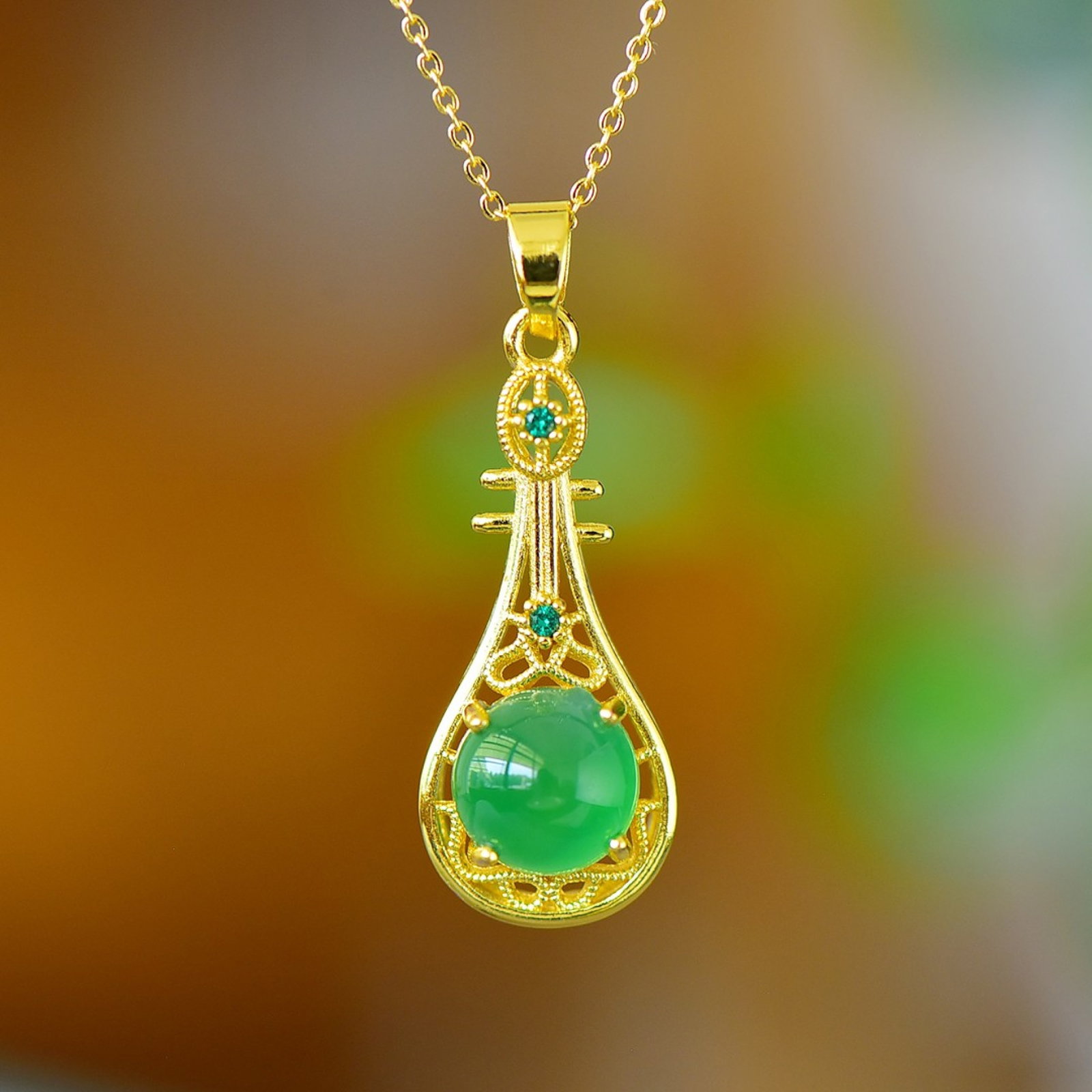An Exquisite Pendant,Inlaid Diamond: An Exquisite Pendant Size:10mmx10mm 吊坠