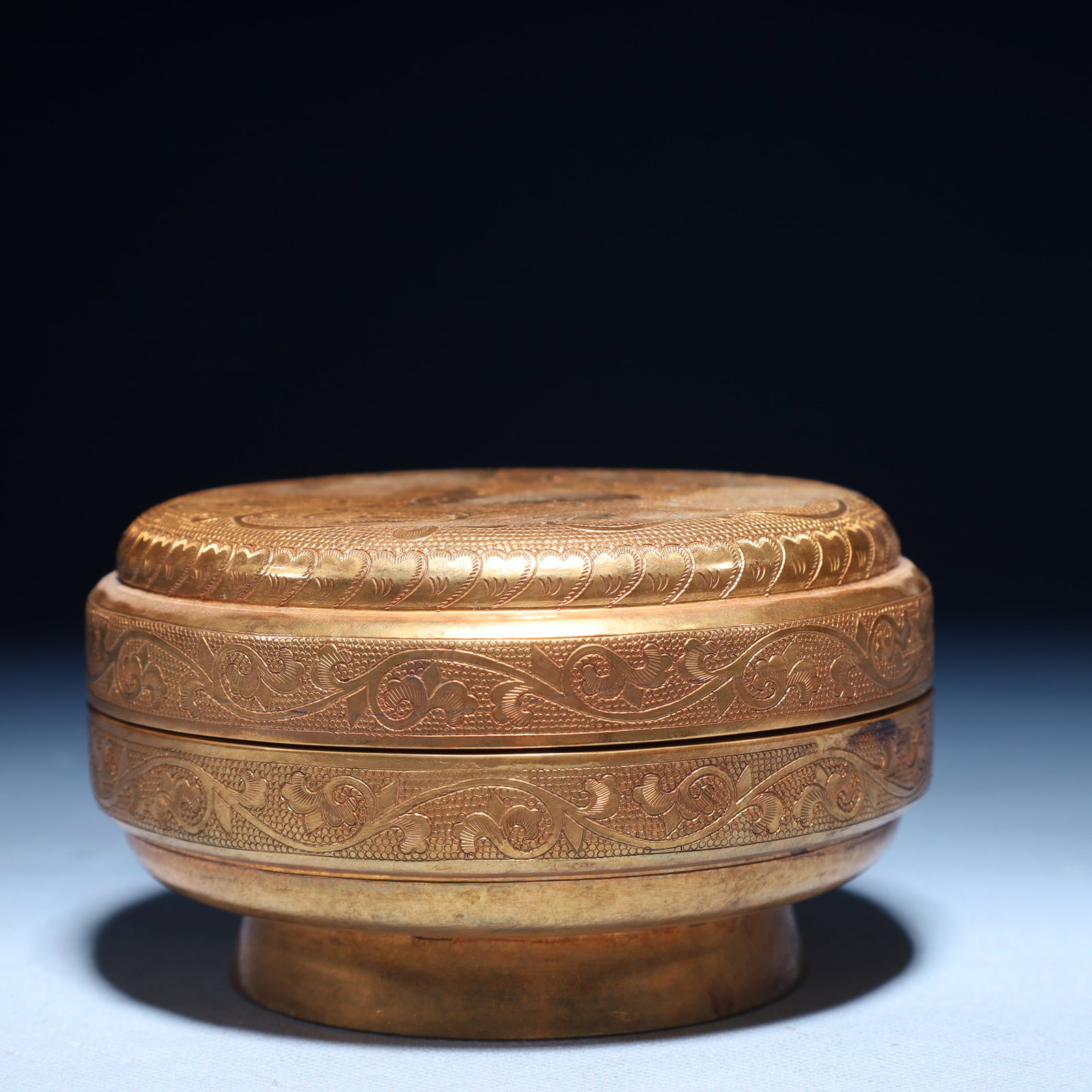 An Exquisite Gilt Bronze Deer Pattern Box - 2