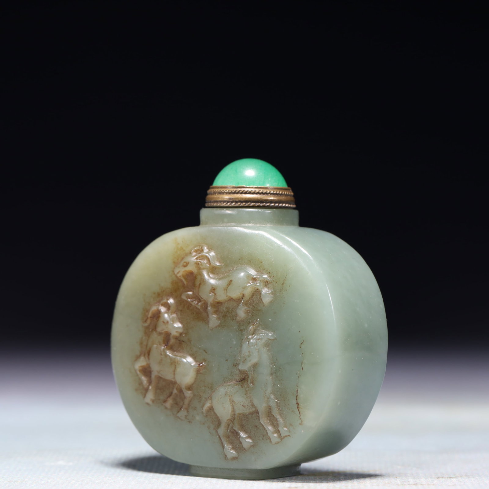 An Exquisite White Jade Sheep Pattern Snuff Bottle - 2