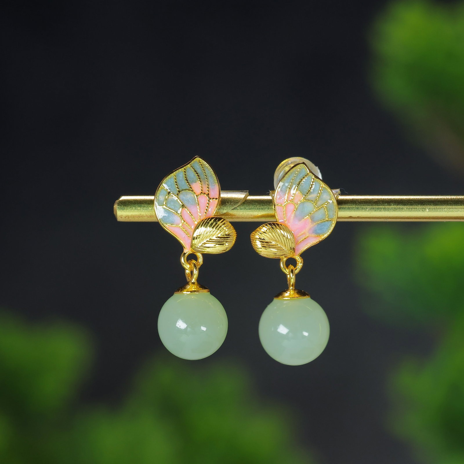 A Pair of Exquisite Sterling Silver-Gold Plated Inlaid Greenish Jade Enamel Earrings: A Pair of Exquisite Sterling Silver-Gold Plated Inlaid Greenish Jade Enamel Earrings,Size:8mmx8mm 一对纯银镀金镶青白玉珐琅೑