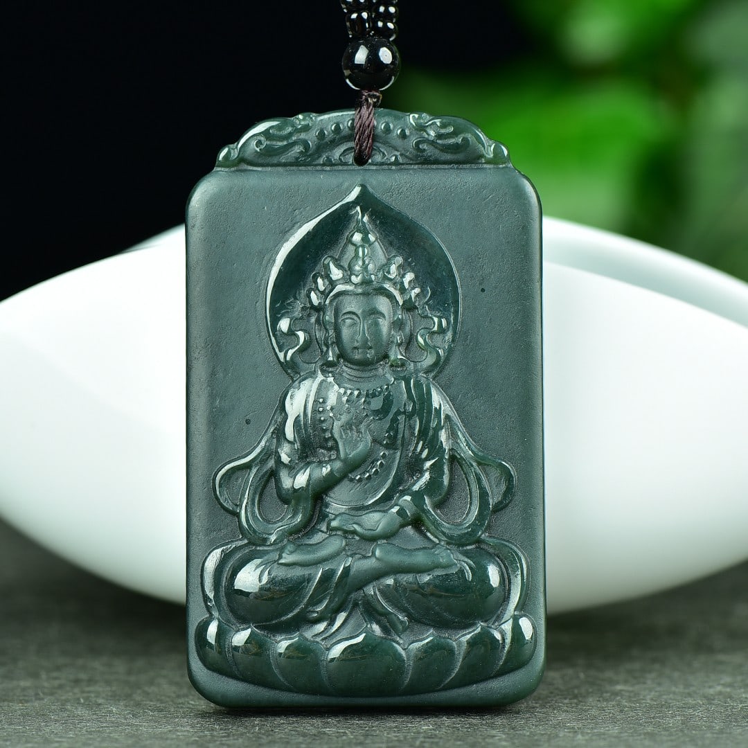 An Exquisite Sapphire Auspicious Cloud and Avalokitesvara Pattern Pendant: An Exquisite Sapphire Auspicious Cloud and Avalokitesvara Pattern Pendant,Size:39mmx65mm 寓意:吉祥 普度众生 保平安 青玉