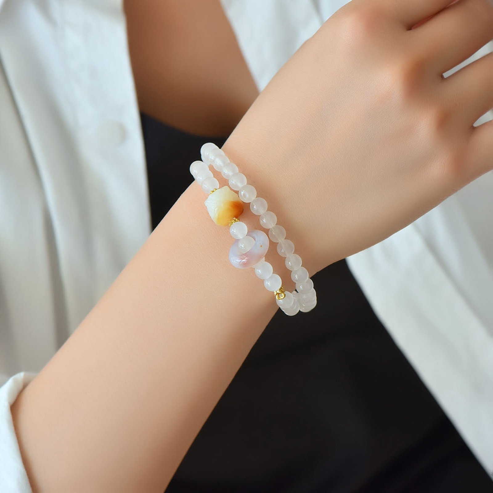 An Exquisite White Jade Bracelets: An Exquisite White Jade Bracelets,Size:6mm 白玉手串