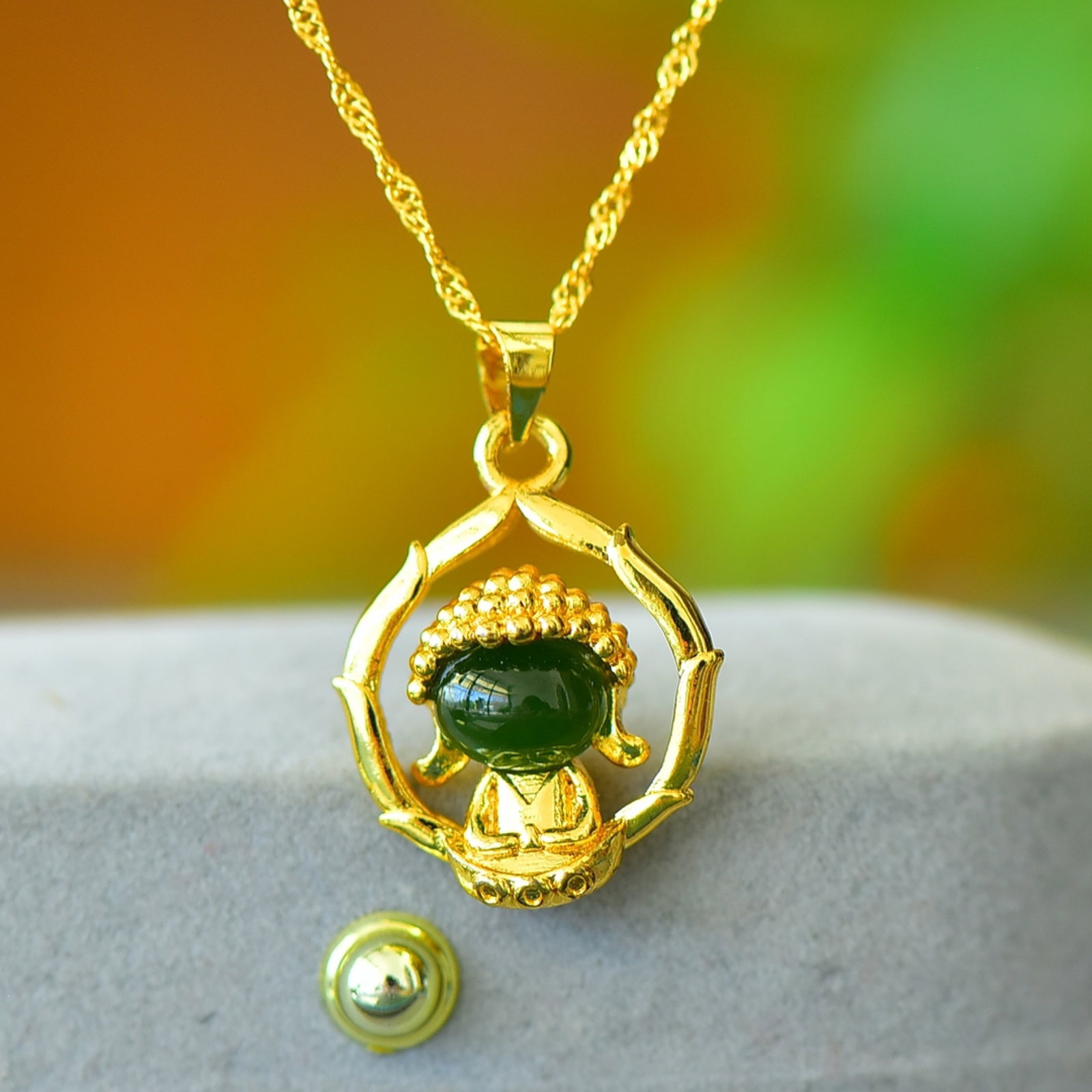 An Exquisite Bronze-Gold Plated Inlaid Jasper Figure Necklace: An Exquisite Bronze-Gold Plated Inlaid Jasper Figure Necklace,Size:6mmx8mm 铜镀金镶碧玉人物项链