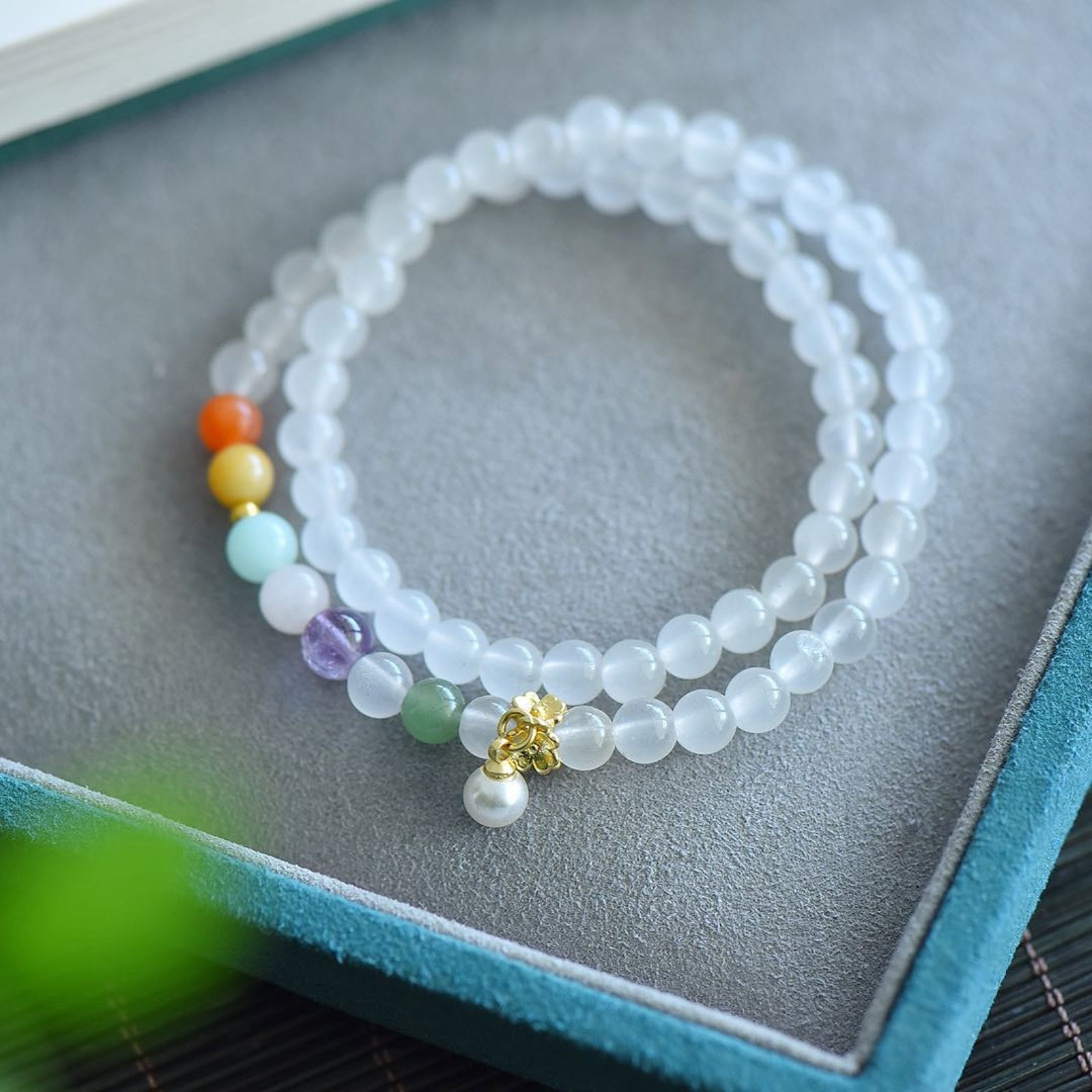 An Exquisite White Jade Bracelets - 2