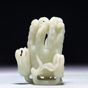 An Exquisite White Jade Buddha??s Hand Pose Ornament