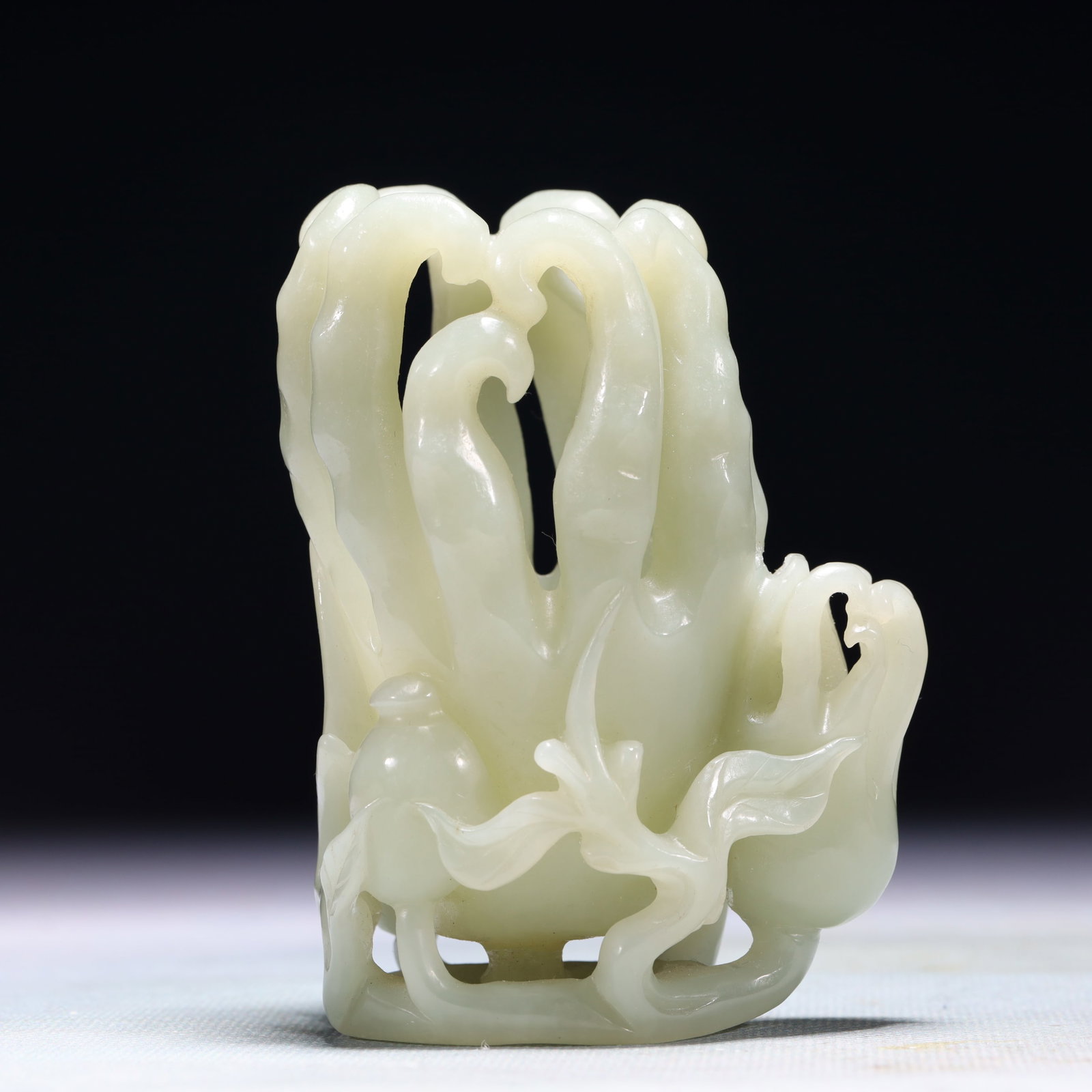 An Exquisite White Jade Buddha??s Hand Pose Ornament - 5