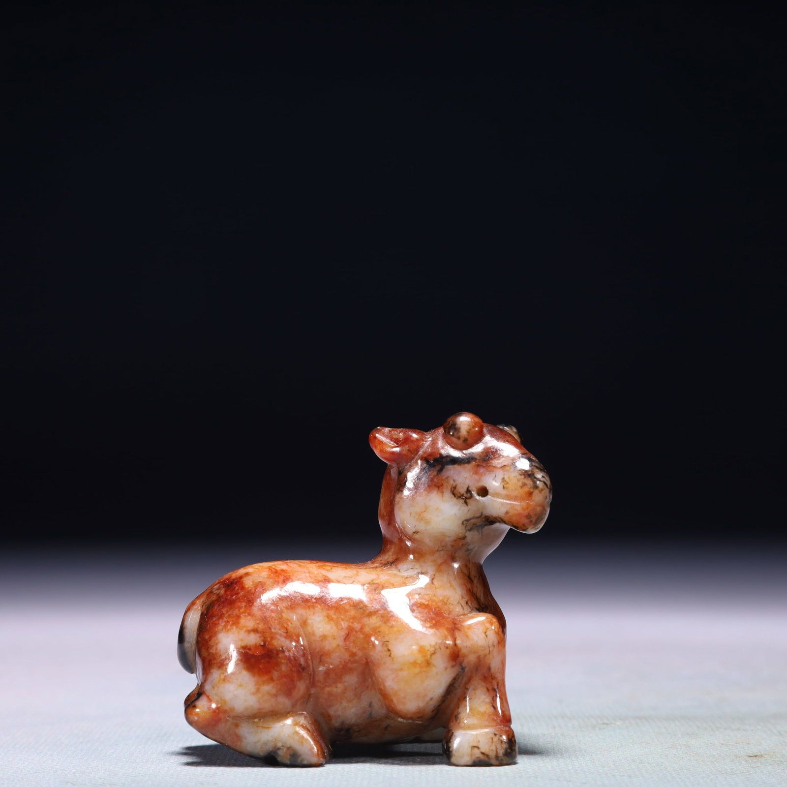 An Exquisite White Jade Sheep Ornament: An Exquisite White Jade Sheep Ornament,Qing Dynasty,China,Size:2.4inx1.2inx2.2in,Weight:129.9g 白玉羊摆件,中国清代
