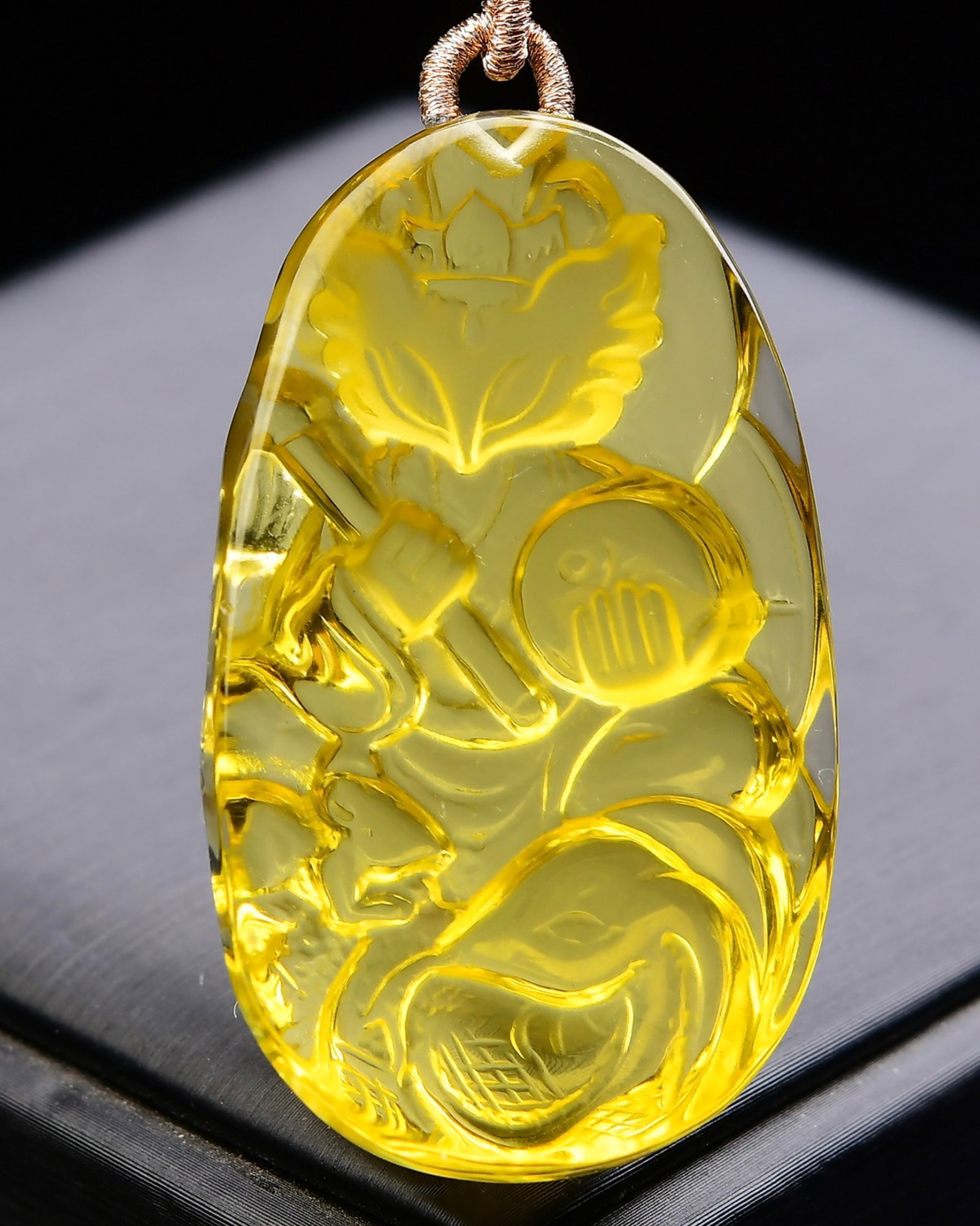 An Exquisite Crystal Fox Pattern Pendant - 2