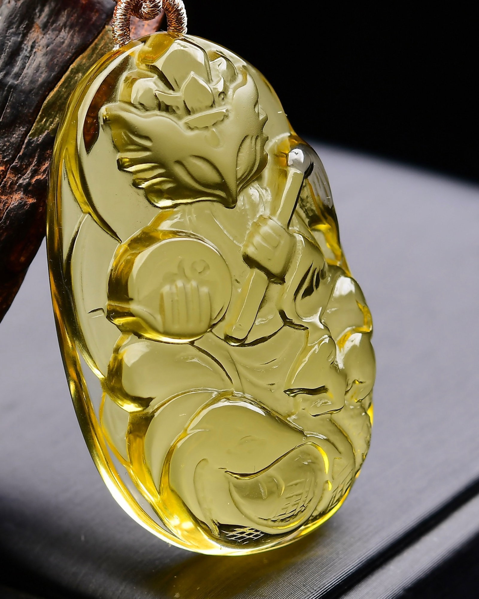An Exquisite Crystal Fox Pattern Pendant - 3