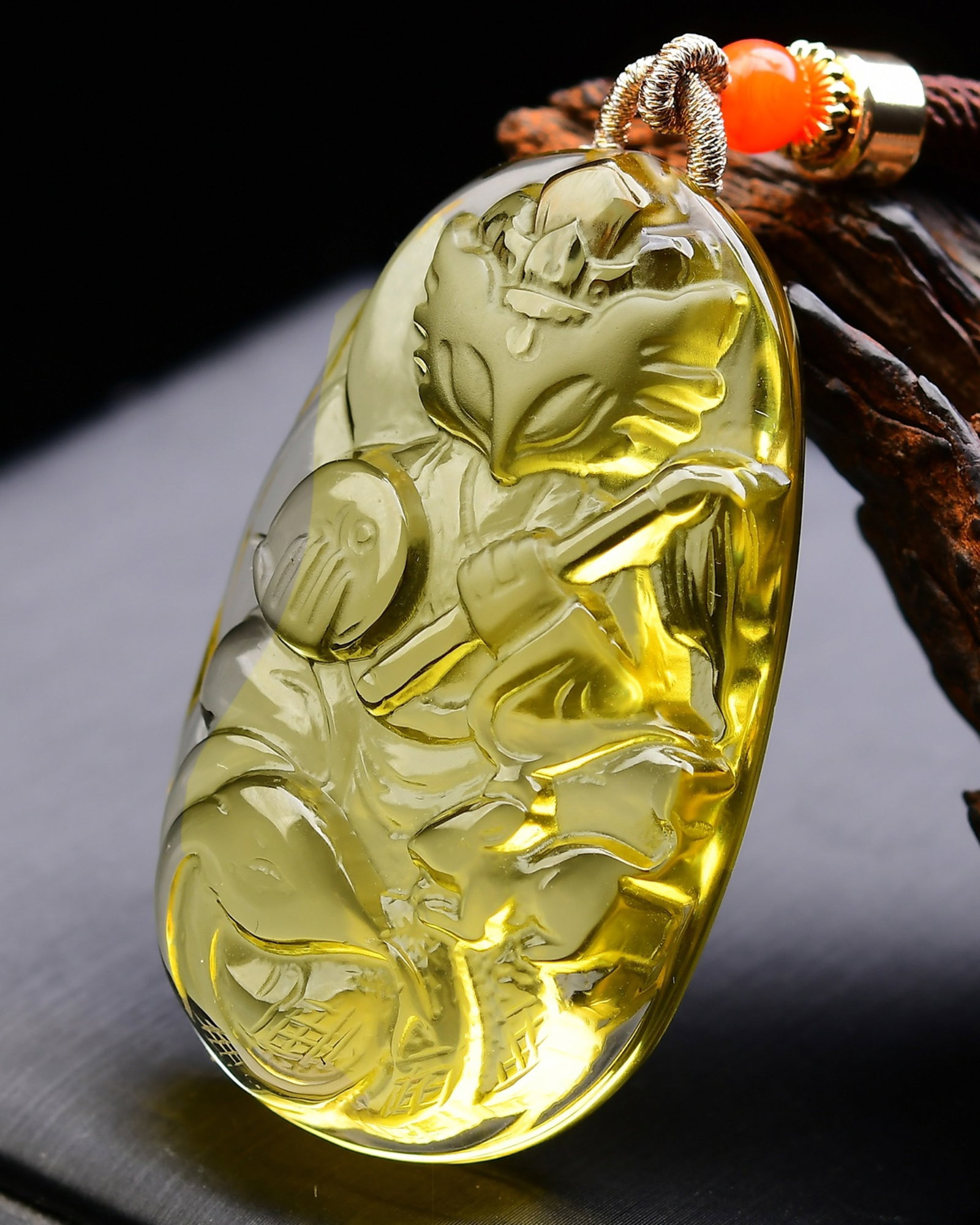 An Exquisite Crystal Fox Pattern Pendant - 4