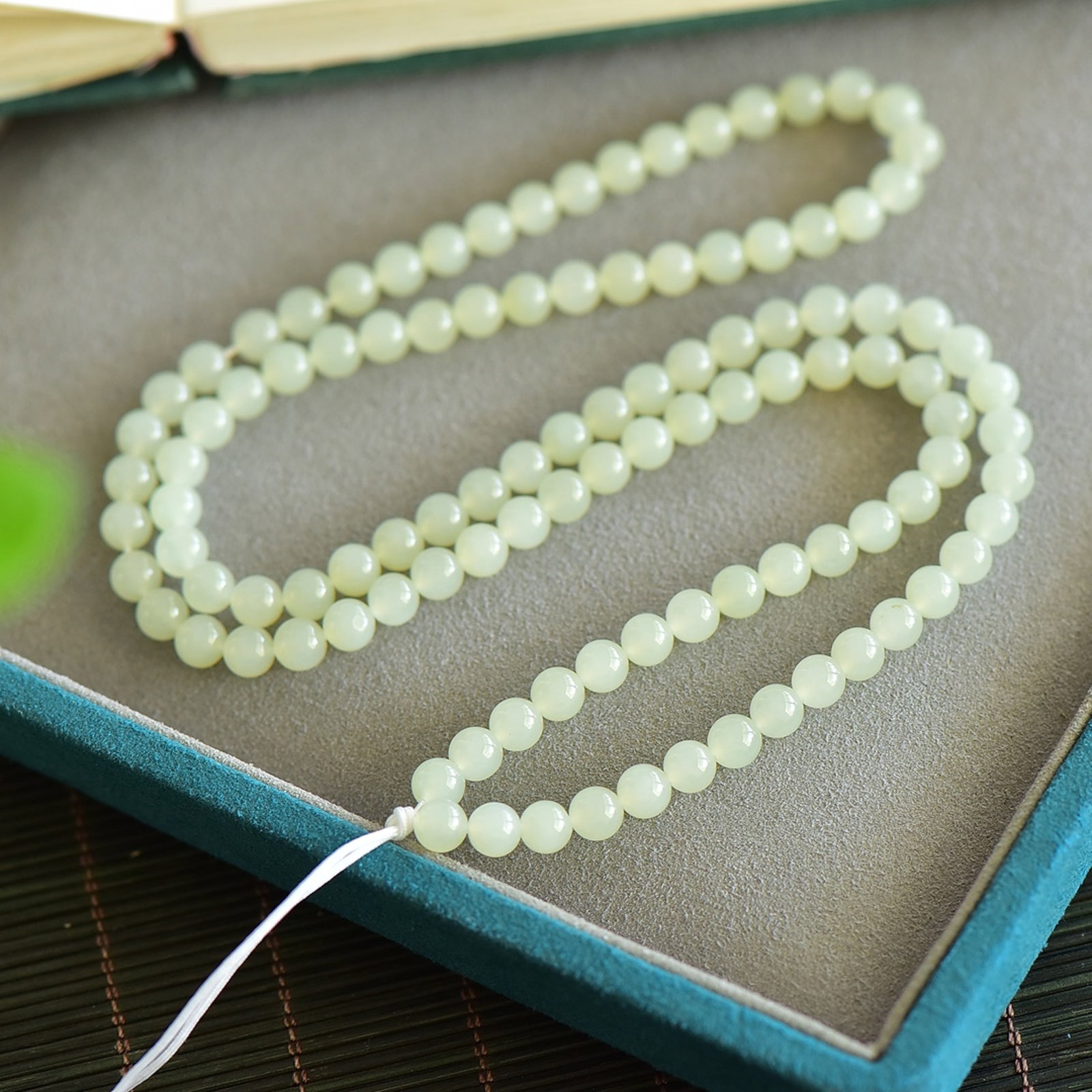 An Exquisite White Jade Bracelets - 2
