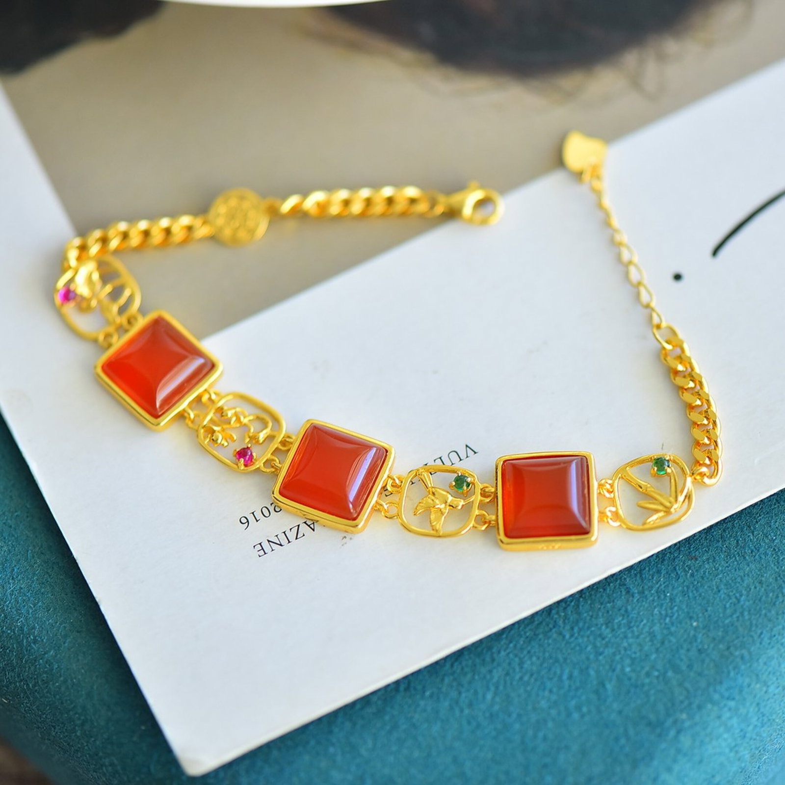 An Exquisite Sterling Silver-Gold Plated Inlaid Red Agate Bracelet: An Exquisite Sterling Silver-Gold Plated Inlaid Red Agate Bracelet 纯银镀金镶红玛瑙手链