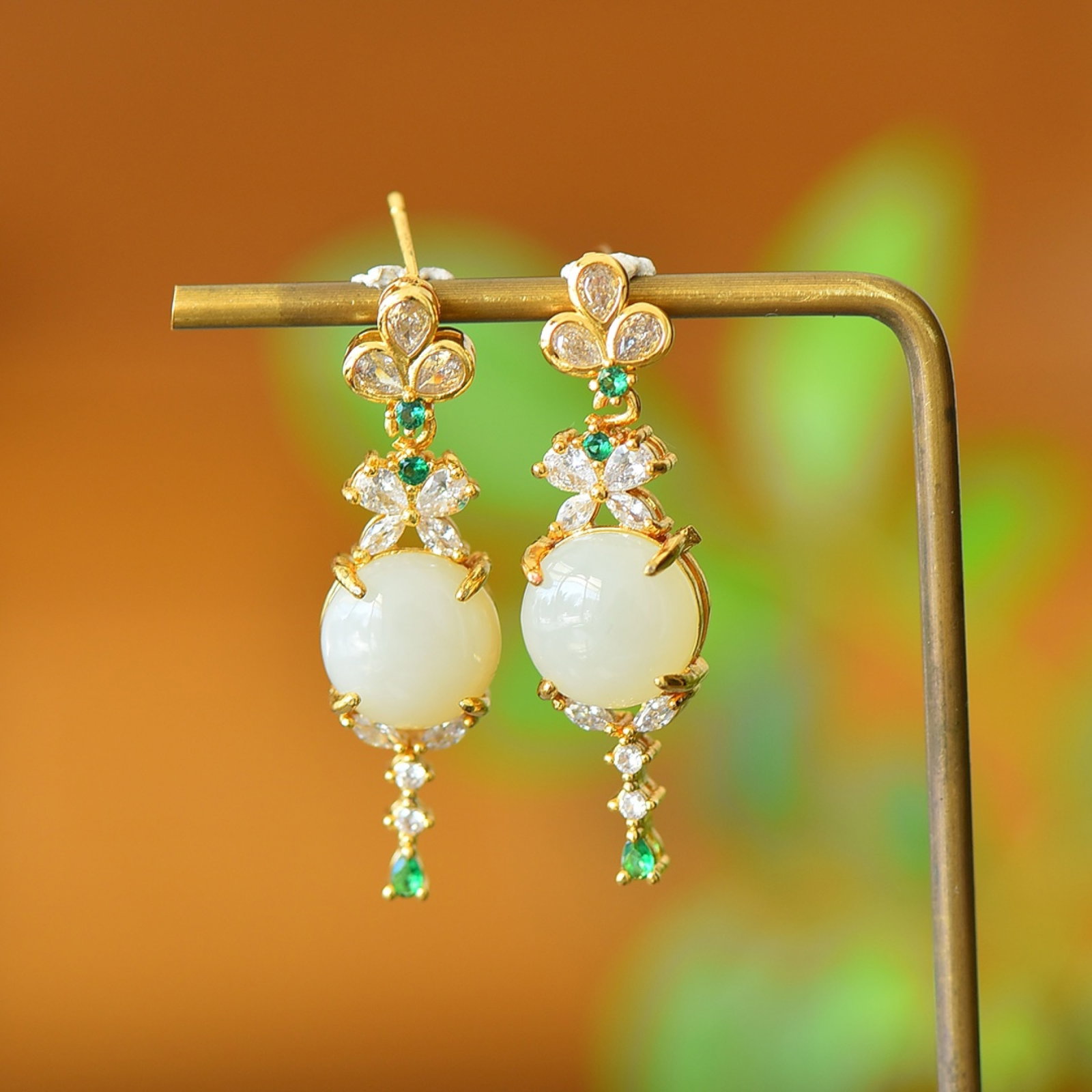 A Pair of Exquisite Bronze-Gold Plated Inlaid White Jade Earrings,Inlaid Diamond: A Pair of Exquisite Bronze-Gold Plated Inlaid White Jade Earrings,Inlaid Diamond,Size:12mmx12mm
