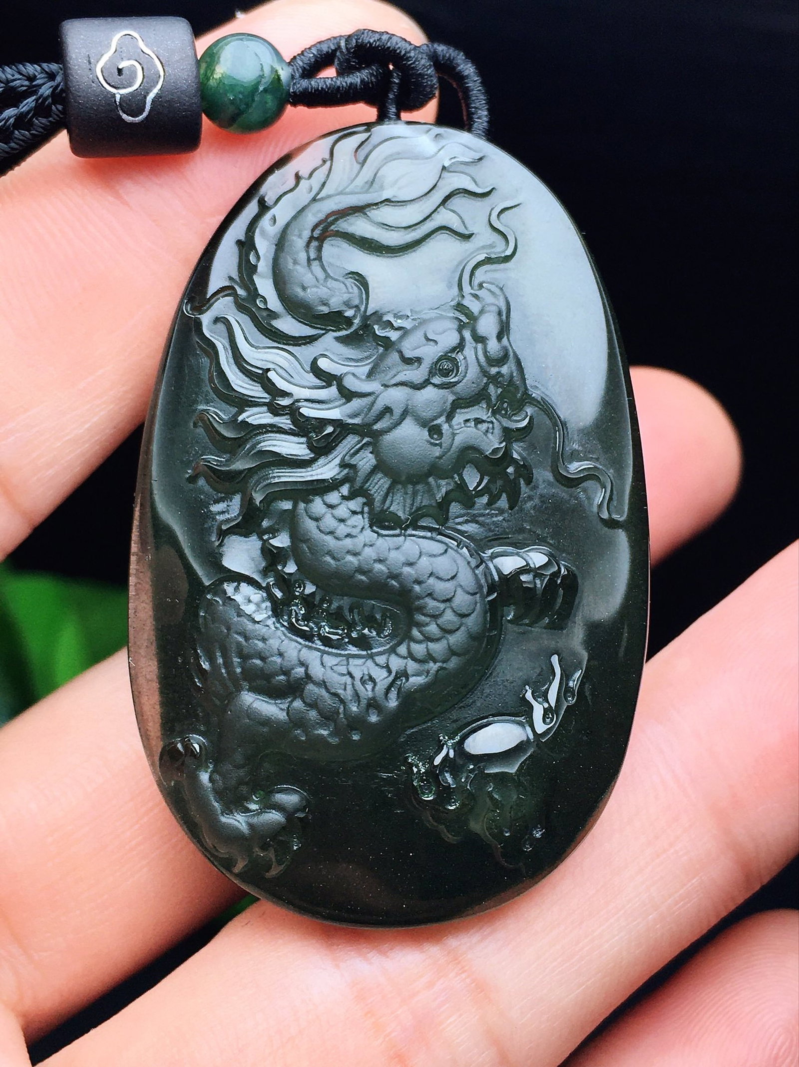 An Exquisite Crystal Dragon Pattern Pendant: An Exquisite Crystal Dragon Pattern Pendant,Size:50mmx33mmx11mm,Weight:32g 寓意出人头地,不同凡响,做出一番事