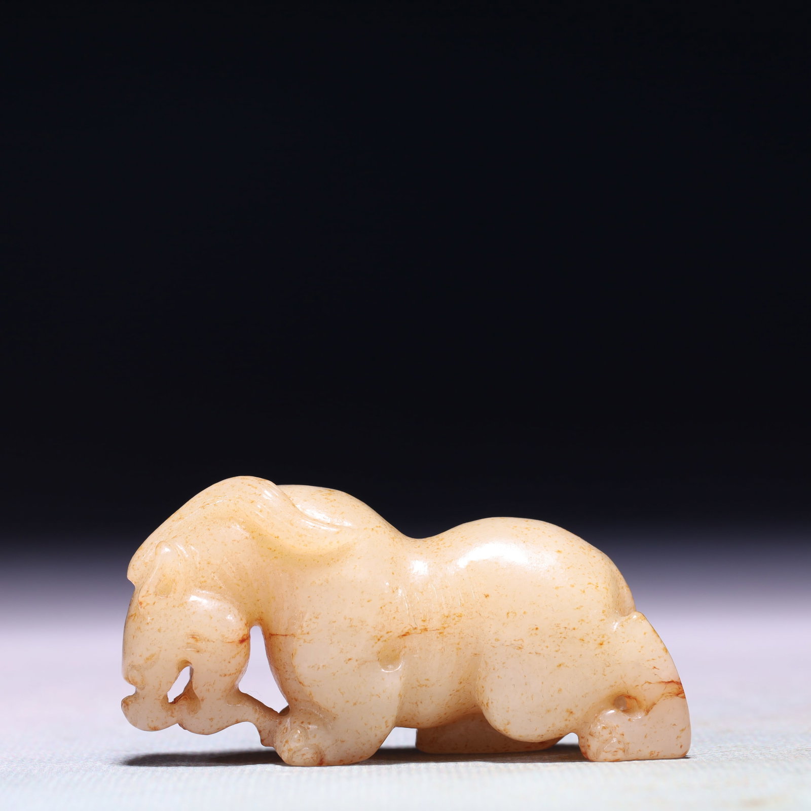 An Exquisite White Jade Beast Ornament: An Exquisite White Jade Beast Ornament,Qing Dynasty,China,Size:2.6inx0.8inx1.2in,Weight:70.5g 白玉兽摆件,中国清代