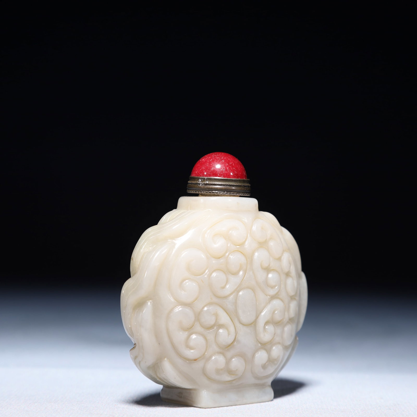 An Exquisite White Jade Auspicious Cloud Pattern Snuff Bottle - 3