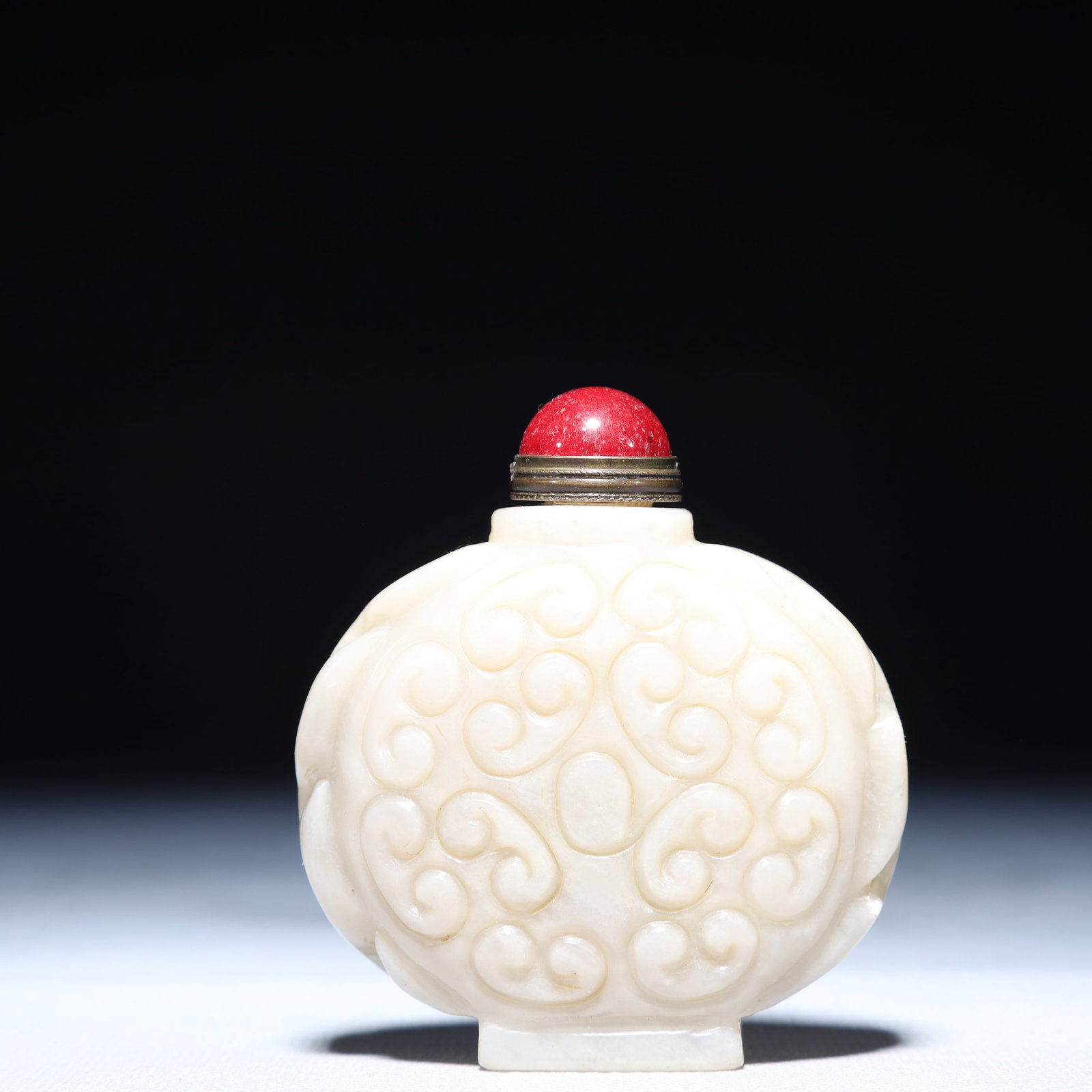 An Exquisite White Jade Auspicious Cloud Pattern Snuff Bottle - 4