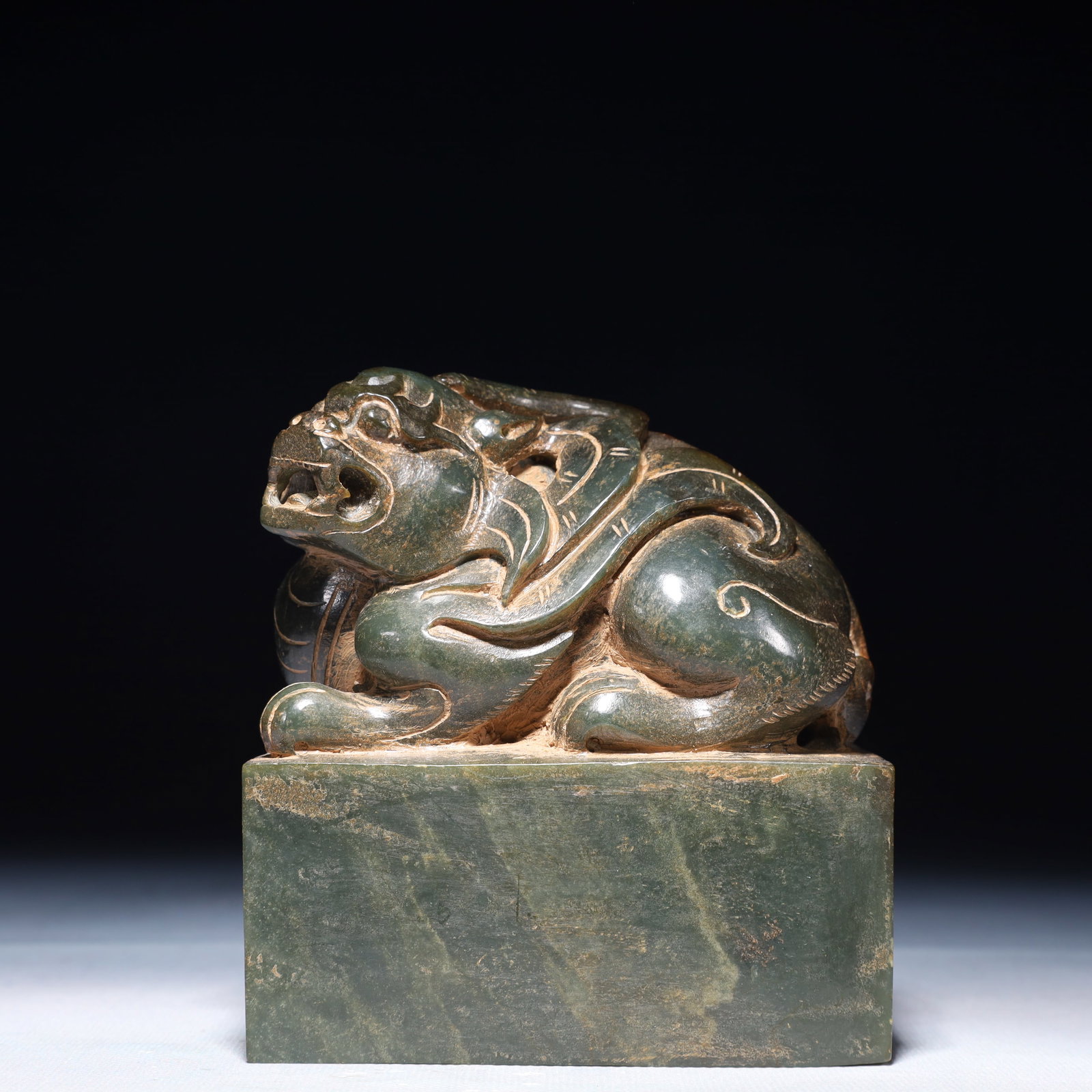 An Exquisite Jasper Beast Seal: An Exquisite Jasper Beast Seal,Qing Dynasty,China,Size:4.3inx3.5inx4.7in,Weight:2500g 碧玉兽印章,中国清代
