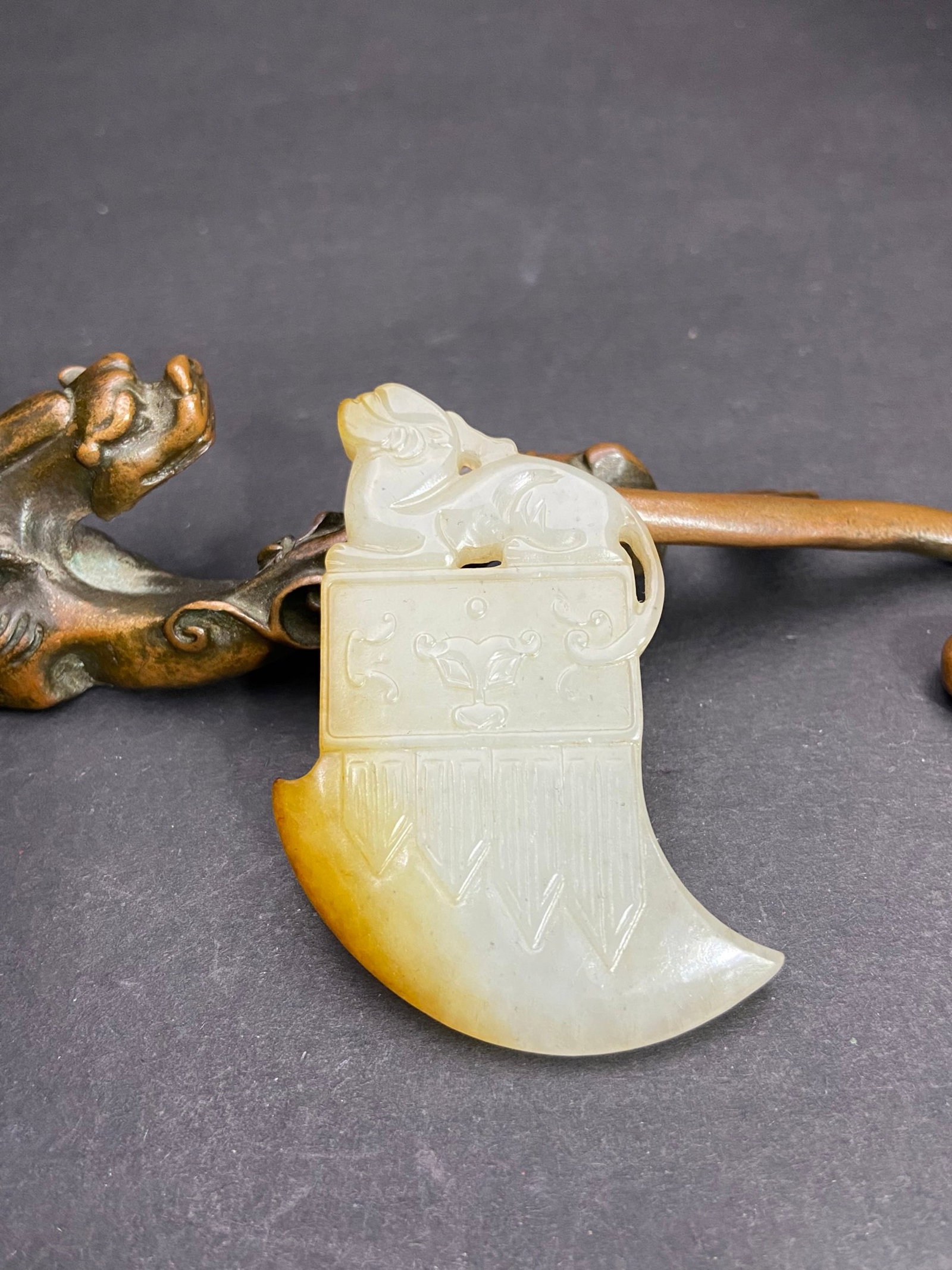 An Exquisite White Jade Beast-Face and Dragon Pattern Pendant: An Exquisite White Jade Beast-Face and Dragon Pattern Pendant,Qing Dynasty,China,Size:59mmx42.8mmx7mm,Weight:29g
