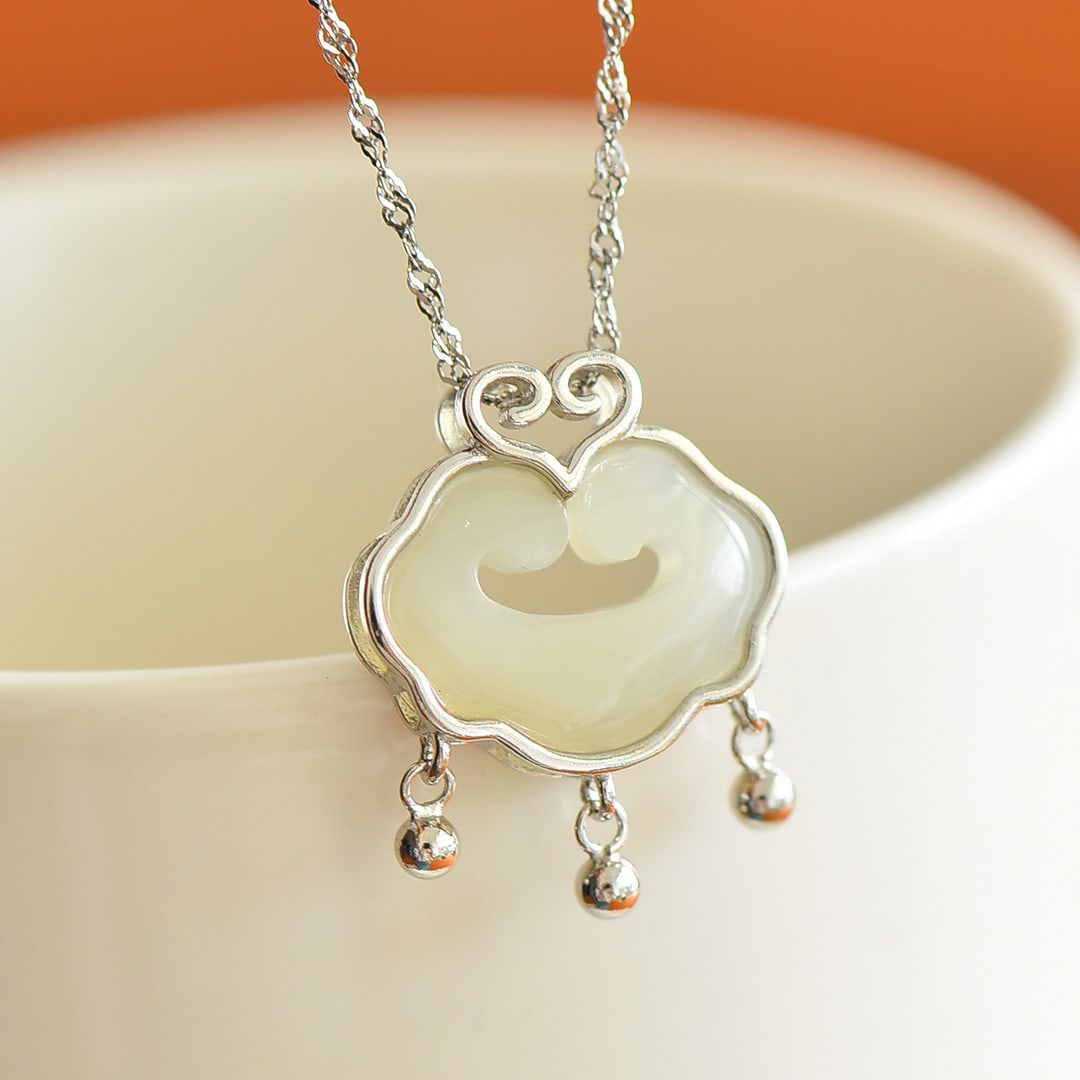 An Exquisite Sterling Silver Inlaid White Jade Necklace: An Exquisite Sterling Silver Inlaid White Jade Necklace,Size:13mmx18mm 纯银镶白玉项链