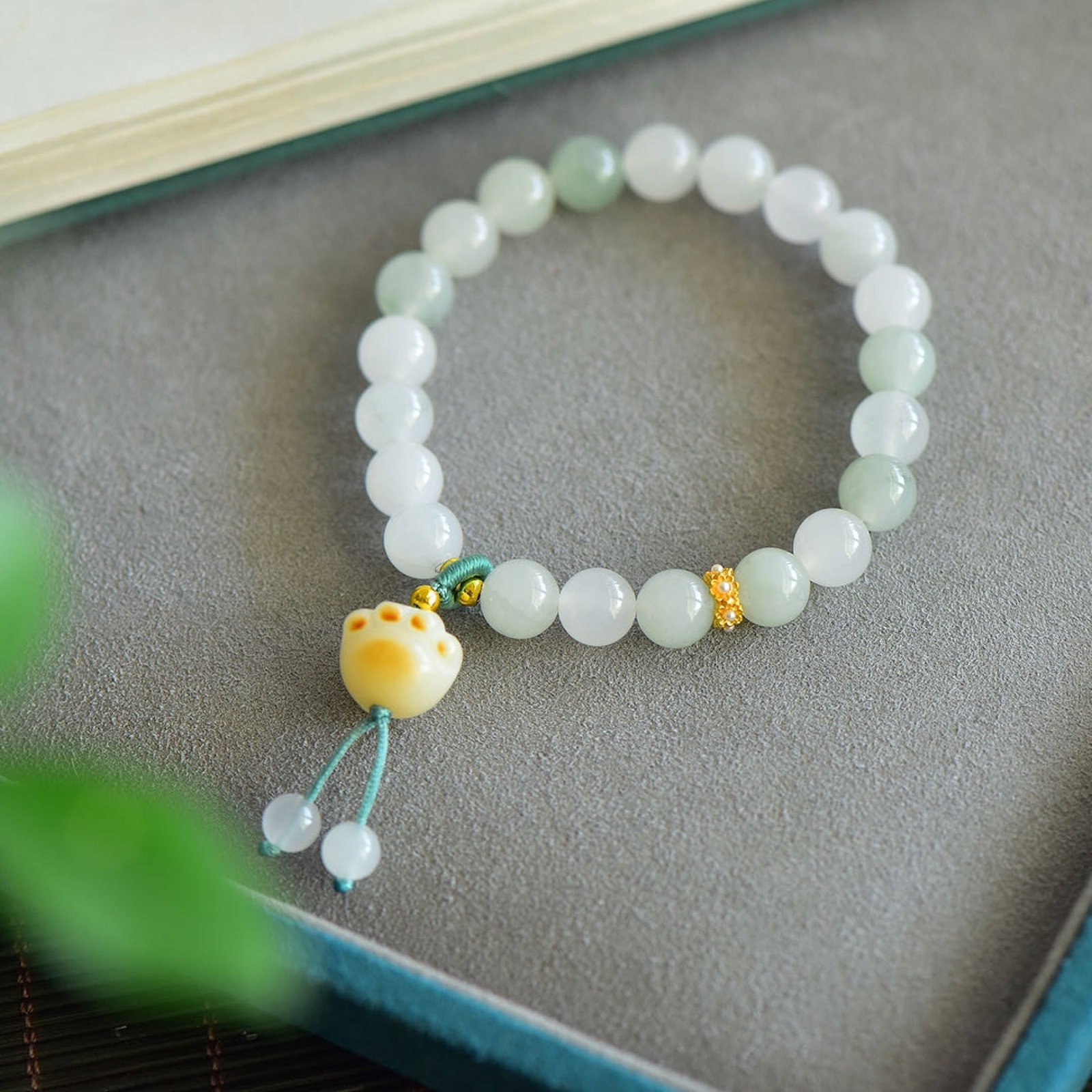 An Exquisite White Jade Bracelets - 4