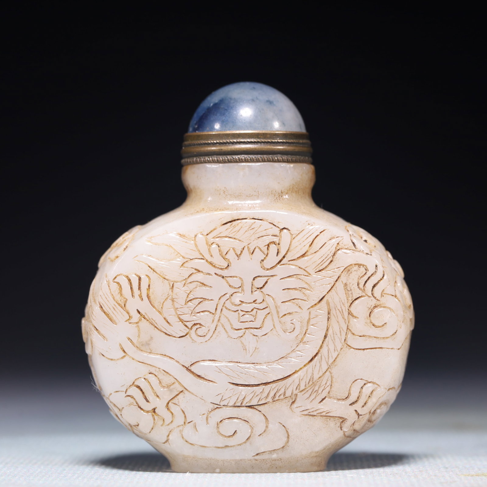 An Exquisite White Jade Auspicious Cloud and Dragon Pattern Snuff Bottle: An Exquisite White Jade Auspicious Cloud and Dragon Pattern Snuff Bottle,Qing Dynasty,China,Qianlong Four-character Mark,Size:2inx1inx2.5in,Weight:147g 白玉祥云龙纹