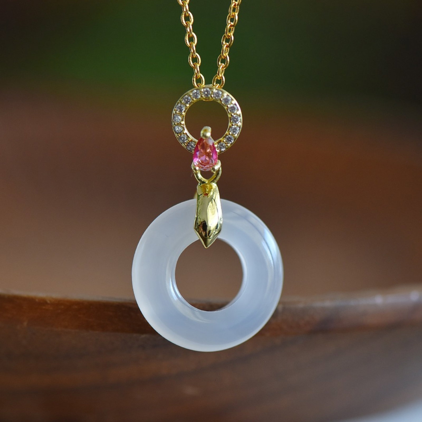 An Exquisite Pendant: An Exquisite Pendant,Size:20mmx20mm 【寓意】好运连连 圈住幸福 吊坠