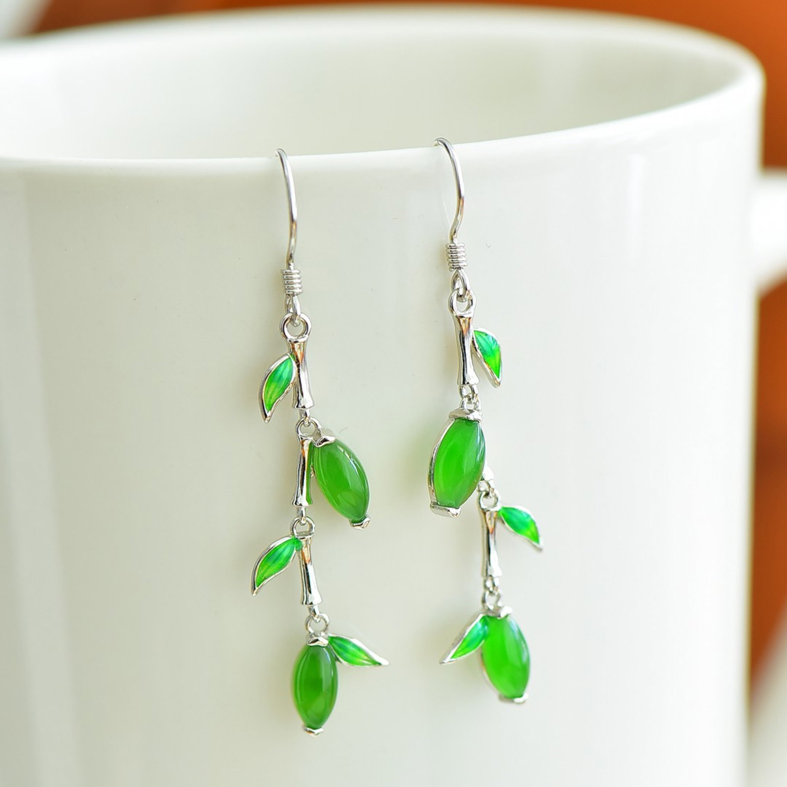 A Pair of Exquisite Sterling Silver Inlaid Jasper Earrings: A Pair of Exquisite Sterling Silver Inlaid Jasper Earrings,Size:4mmx8mm 一对纯银镶碧玉耳环