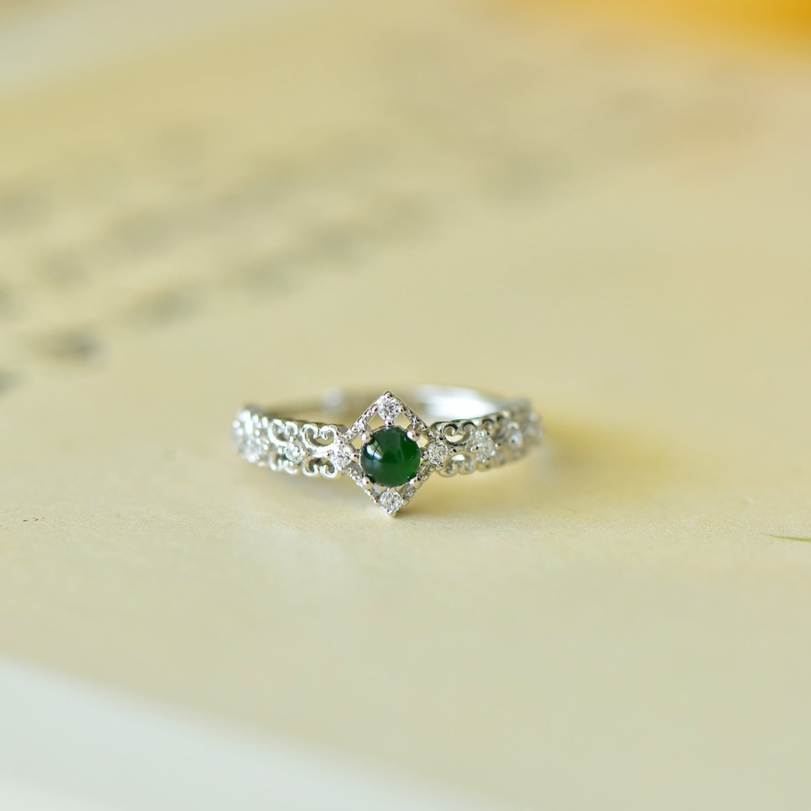 An Exquisite Sterling Silver Inlaid Jadeite Ring,Inlaid Diamond: An Exquisite Sterling Silver Inlaid Jadeite Ring,Inlaid Diamond,Size:4mmx4mm 纯银镶翡翠戒指,嵌钻石