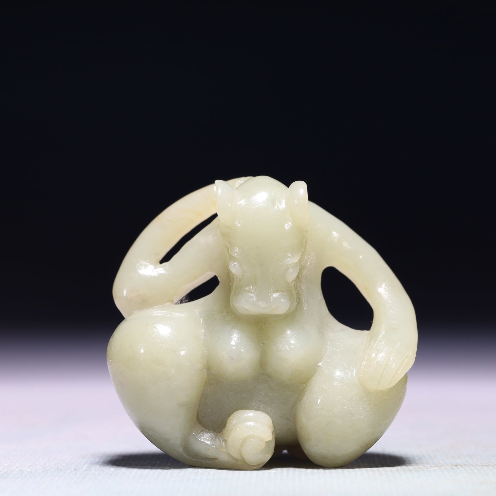 An Exquisite White Jade Bear Ornament: An Exquisite White Jade Bear Ornament,Qing Dynasty,China,Size:2.2inx1inx2.2in,Weight:128.8g 白玉熊摆件,中国清代
