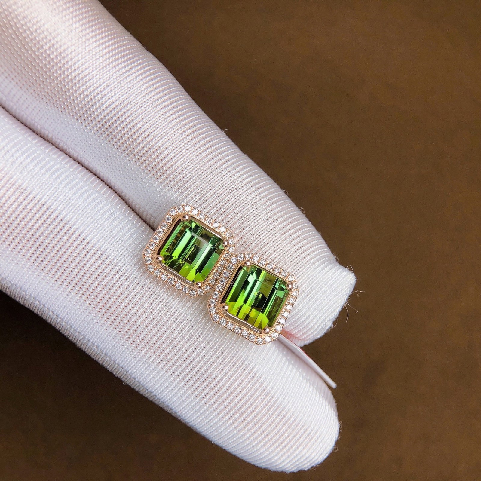 A Pair of 4.2Ctw Sterling Silver-Gold Plated Inlaid Natural Tourmaline Earrings: A Pair of 4.2Ctw Sterling Silver-Gold Plated Inlaid Natural Tourmaline Earrings,Size:7.3mmx7.6mm