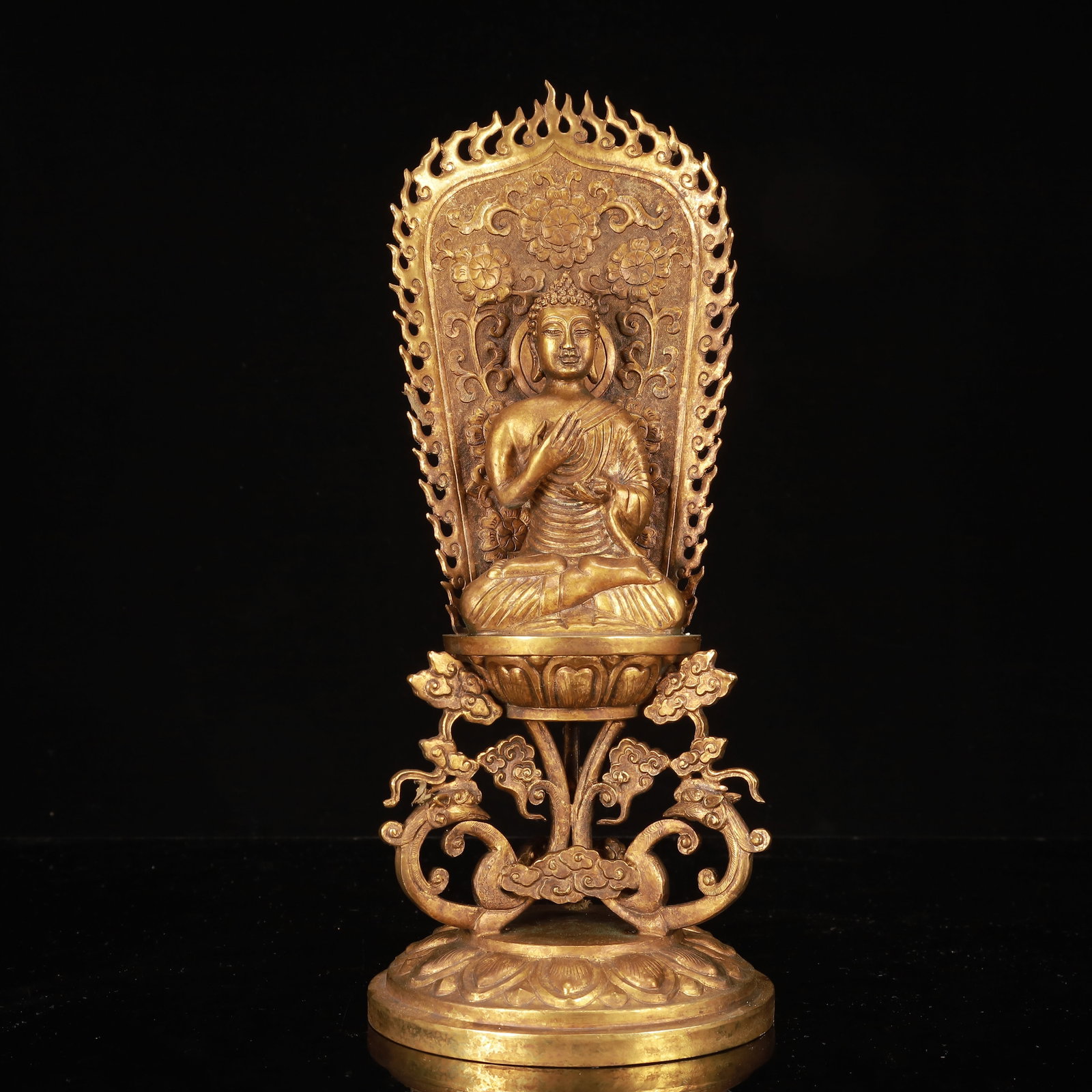 An Exquisite Gilt Bronze Statue of Sakyamuni: An Exquisite Gilt Bronze Statue of Sakyamuni,Qing Dynasty, China,Size:6.3inx14.6in,Weight:1600g 铜鎏金释迦摩尼像,中国清代