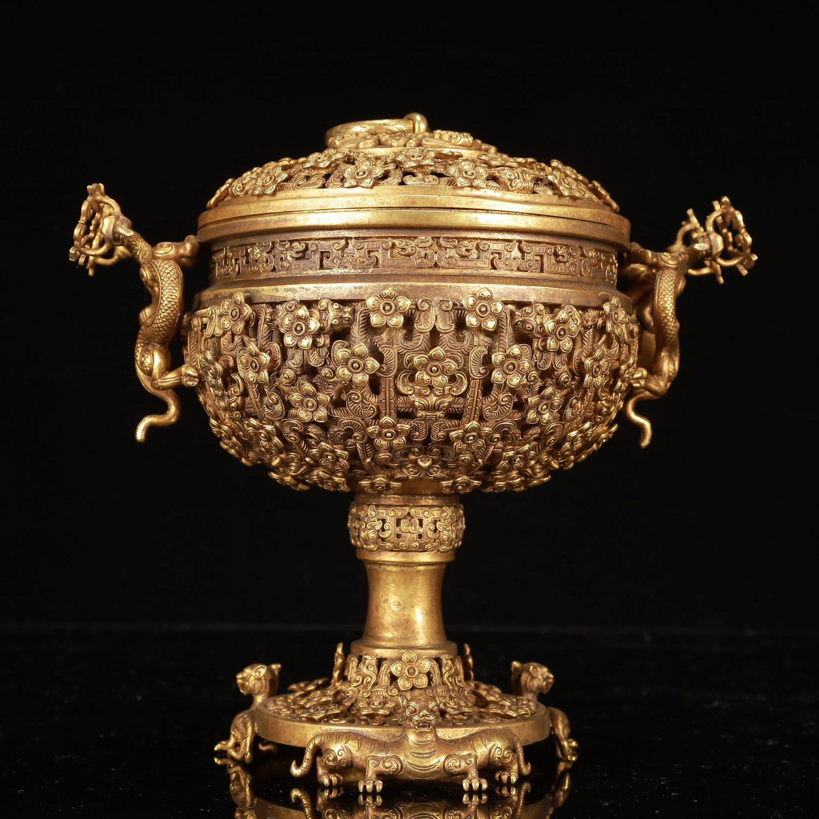 An Exquisite Gilt Bronze Flower Pattern Dragon-Ears Beast-Legs Censer: An Exquisite Gilt Bronze Flower Pattern Dragon-Ears Beast-Legs Censer,Qing Dynasty, China,Size:8.7inx6.3inx9.1in,Weight:2100g 铜鎏金花卉纹龙耳兽&#