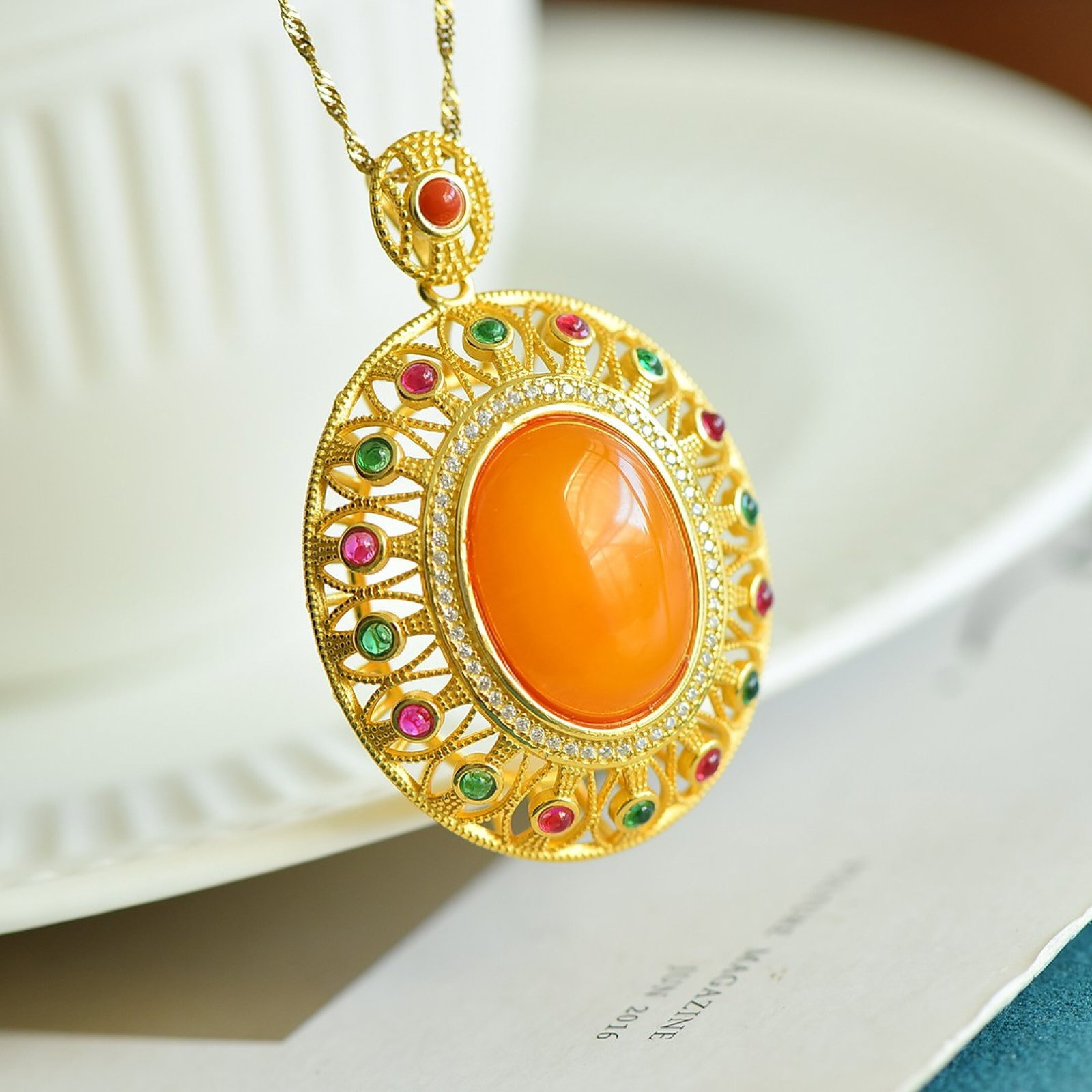 An Exquisite Sterling Silver-Gold Plated Inlaid Beeswax Necklace,Inlaid Gems: An Exquisite Sterling Silver-Gold Plated Inlaid Beeswax Necklace,Inlaid Gems,Size:15mmx20mm 纯银镀金镶蜜蜡项链,嵌宝石