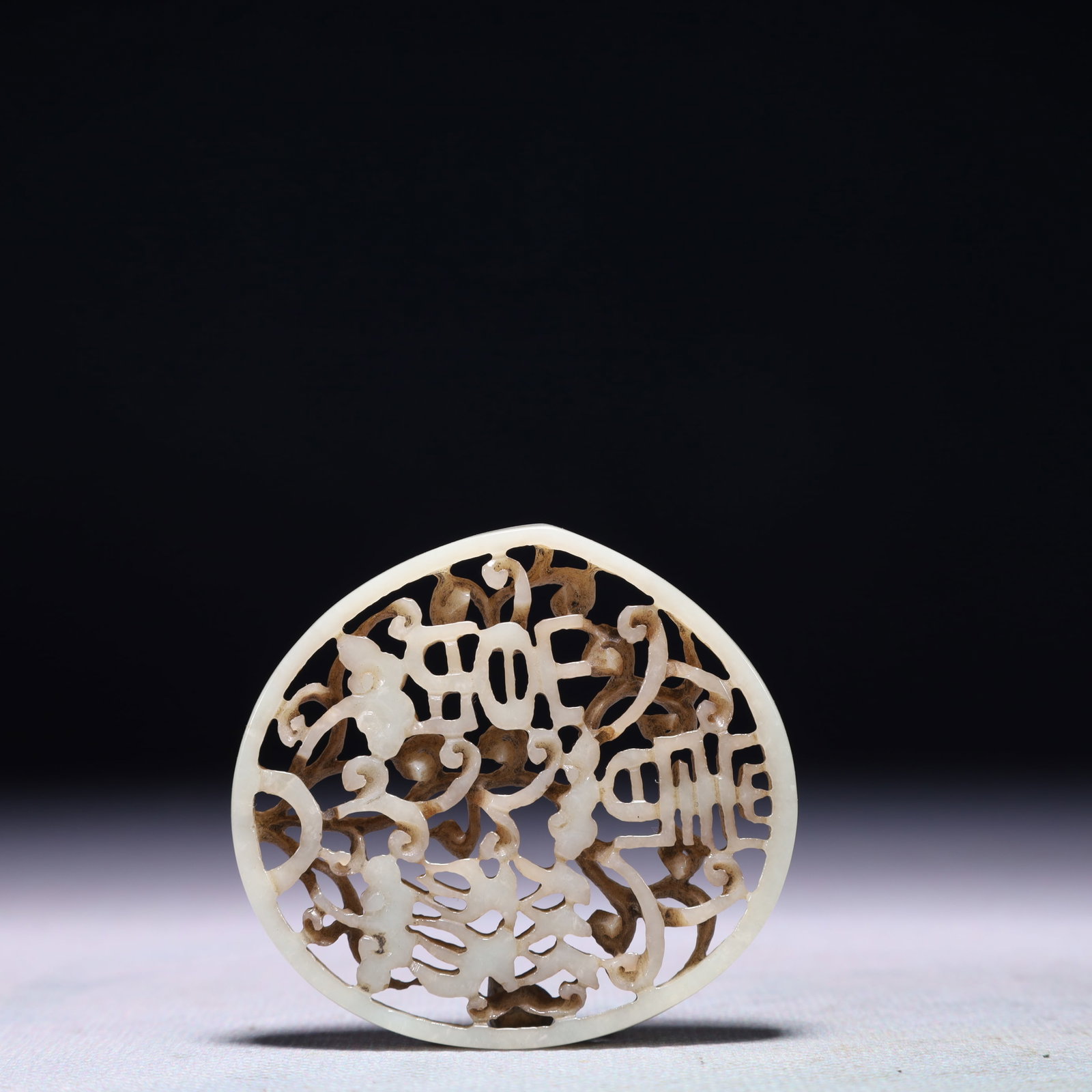 An Exquisite White Jade Flower Pattern Pendant: An Exquisite White Jade Flower Pattern Pendant,Qing Dynasty,China,Size:2.2inx2in,Weight:17.3g 白玉花卉纹佩,中国清代