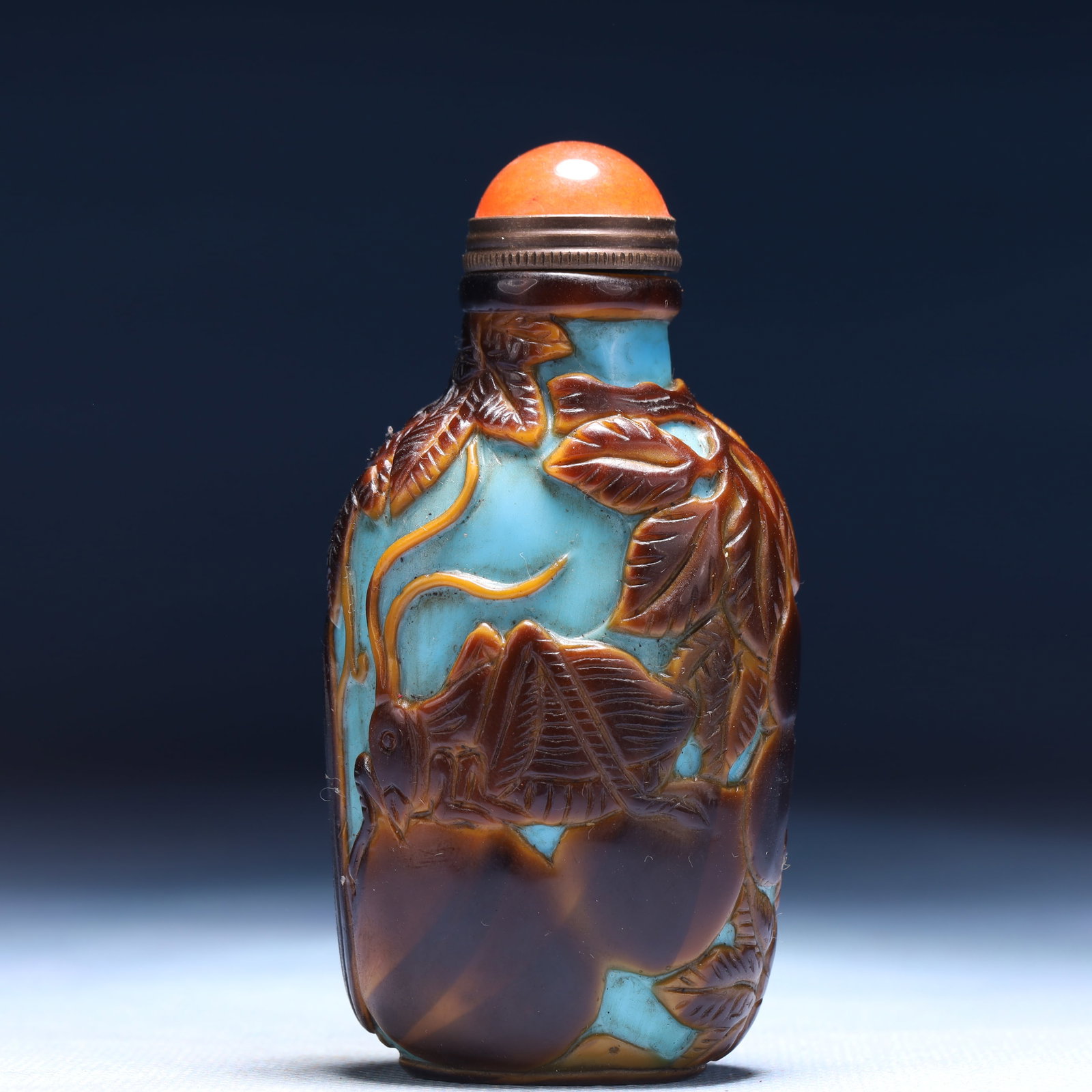 An Exquisite Glass Cricket Pattern Snuff Bottle (1 of 8)