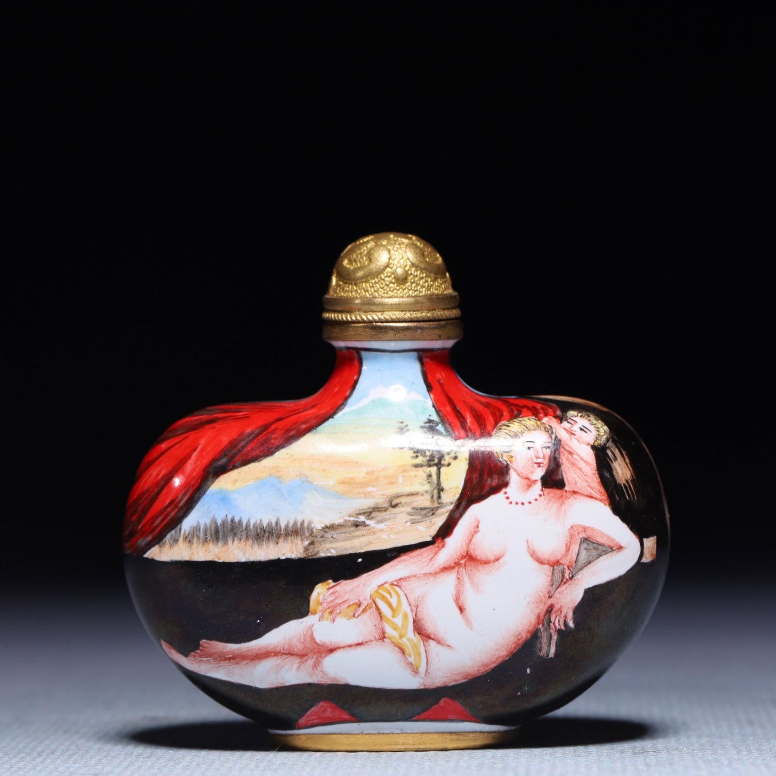 An Exquisite Painted Enamel Figure Pattern Snuff Bottle: An Exquisite Painted Enamel Figure Pattern Snuff Bottle,Qing Dynasty,China,Qianlong Four-character Mark,Size:2inx0.8inx2in,Weight:55g 画珐琅人物纹鼻烟&#