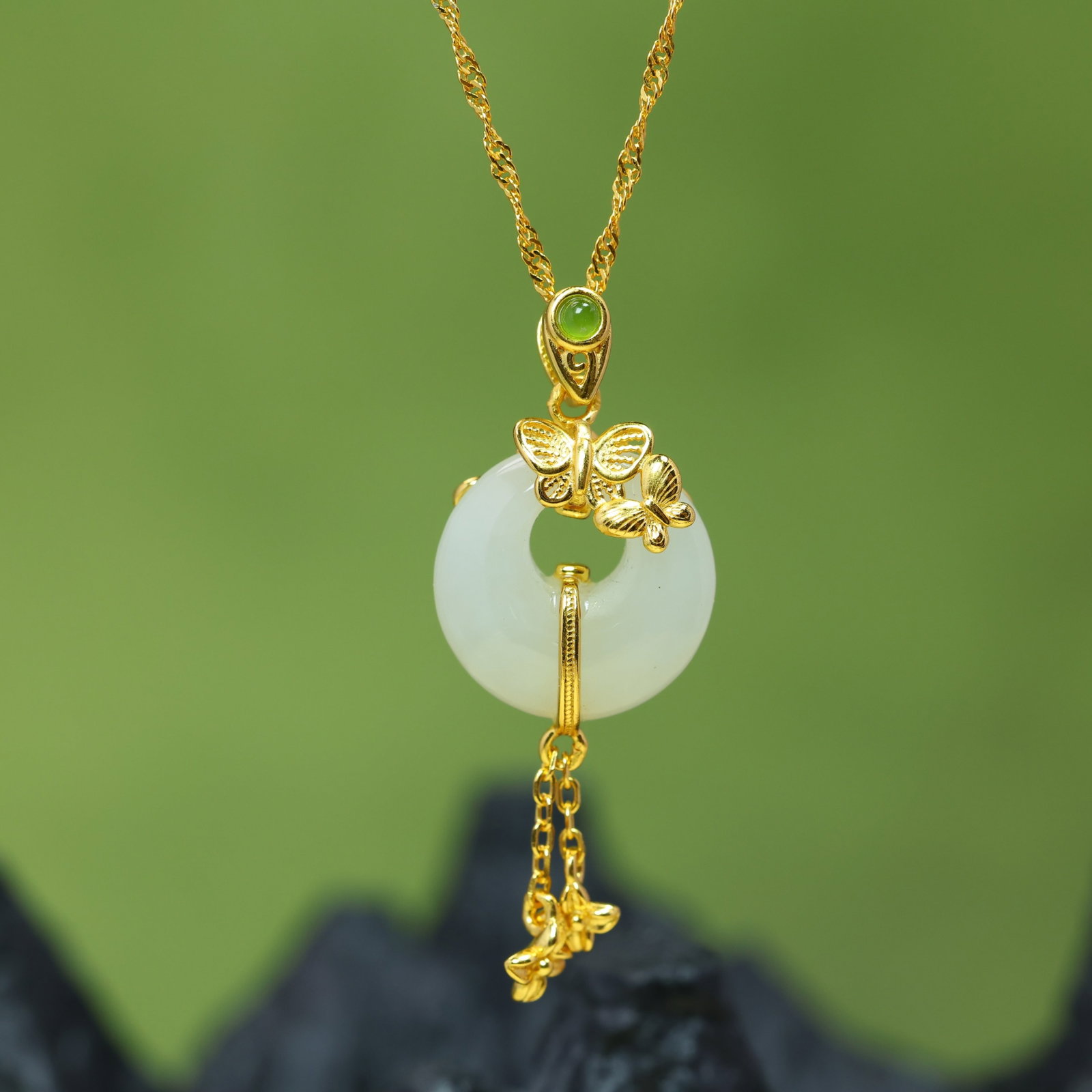A Pair of Exquisite Sterling Silver-Gold Plated Inlaid White Jade Earrings: A Pair of Exquisite Sterling Silver-Gold Plated Inlaid White Jade Earrings,Size:15mmx15mm 一对纯银镀金镶白玉耳环