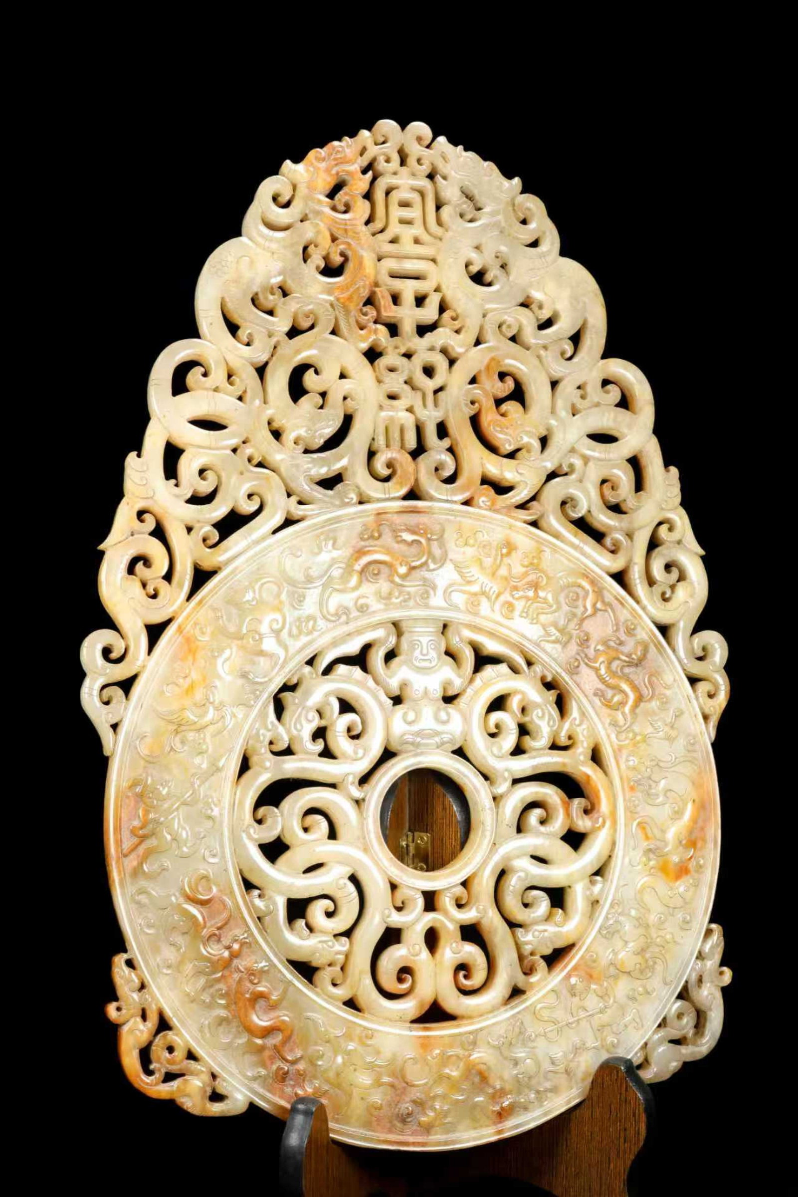 An Exquisite White Jade Figure Auspicious Beast Pattern Pendant: An Exquisite White Jade Figure Auspicious Beast Pattern Pendant,Qing Dynasty,China,Size:15.7inx9.8inx0.6in,Weight:1857g 白玉人物瑞兽纹挂件,中