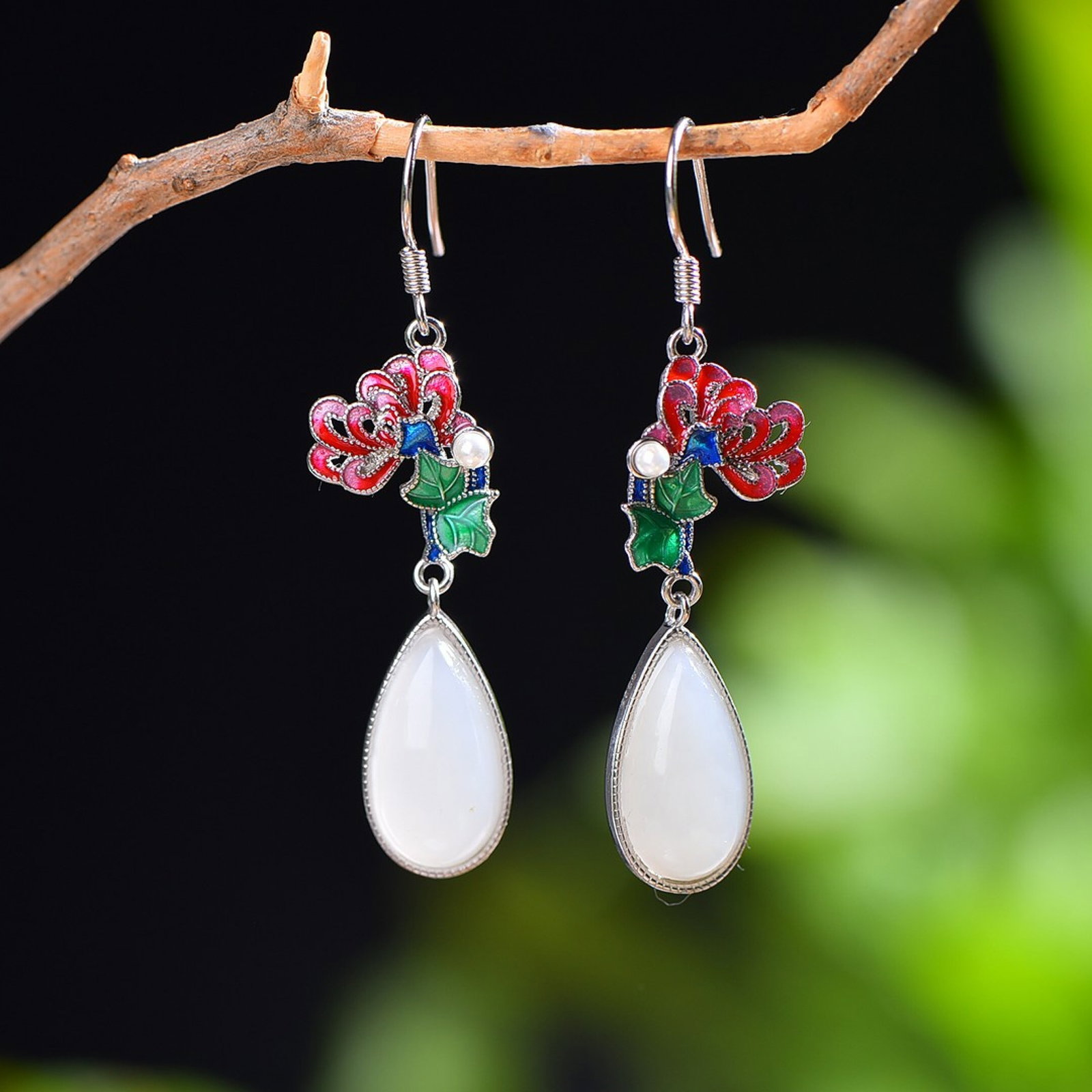 A Pair of Exquisite Sterling Silver Inlaid White Jade Enamel Earrings,Inlaid Pearls: A Pair of Exquisite Sterling Silver Inlaid White Jade Enamel Earrings,Inlaid Pearls,Size:8mmx16mm 一对纯银镶白玉珐琅耳环,嵌Ĩ