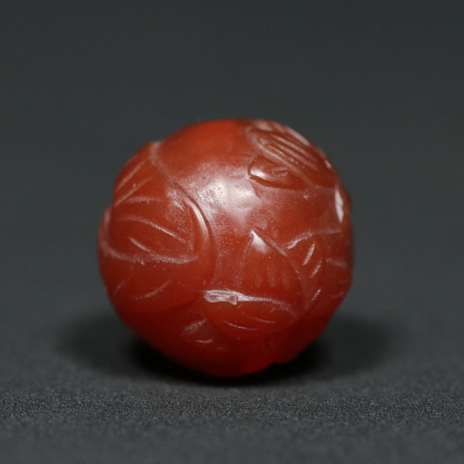 An Exquisite Agate Lotus Pattern Bead - 4