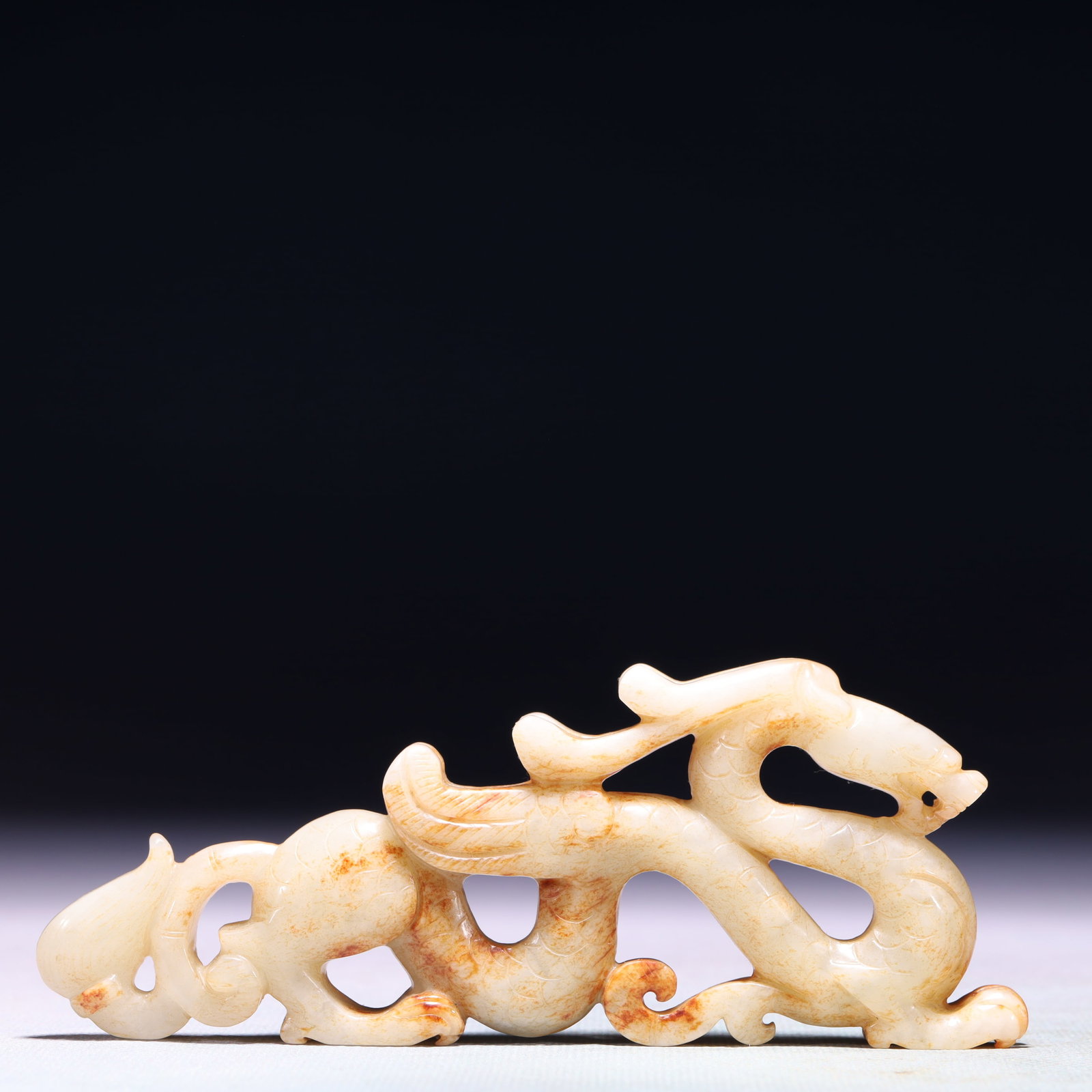 An Exquisite White Jade Dragon Ornament: An Exquisite White Jade Dragon Ornament,Qing Dynasty,China,Size:5.5inx0.4inx2.2in,Weight:127.3g 白玉龙摆件,中国清代