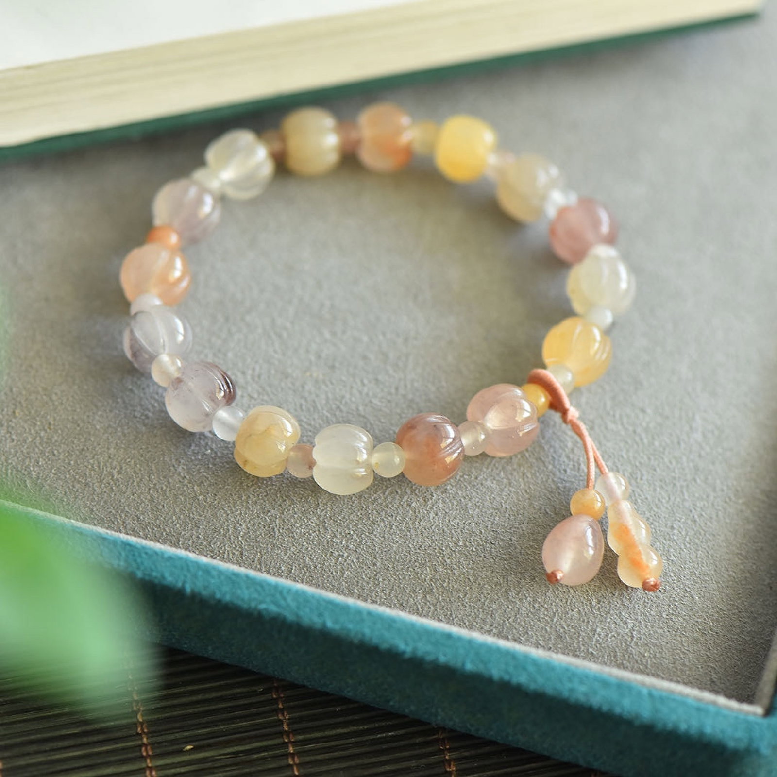 An Exquisite Multi-Gem Bracelets - 3