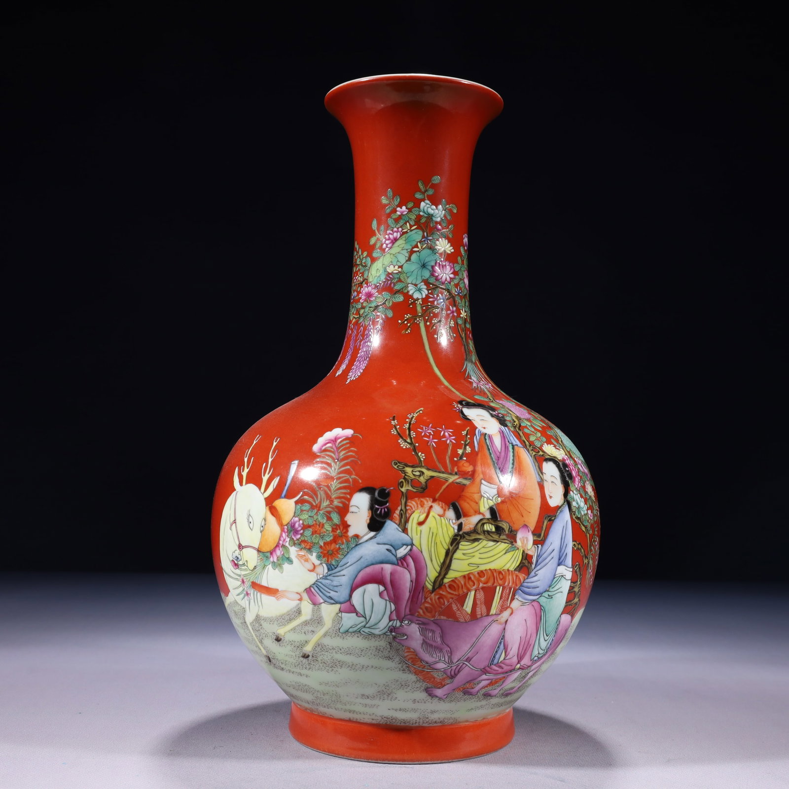 An Exquisite Famille-Rose Painted Gold Character and Story Pattern Vase: An Exquisite Famille-Rose Painted Gold Character and Story Pattern Vase 粉彩描金人物故事纹瓶,中国清代,乾།