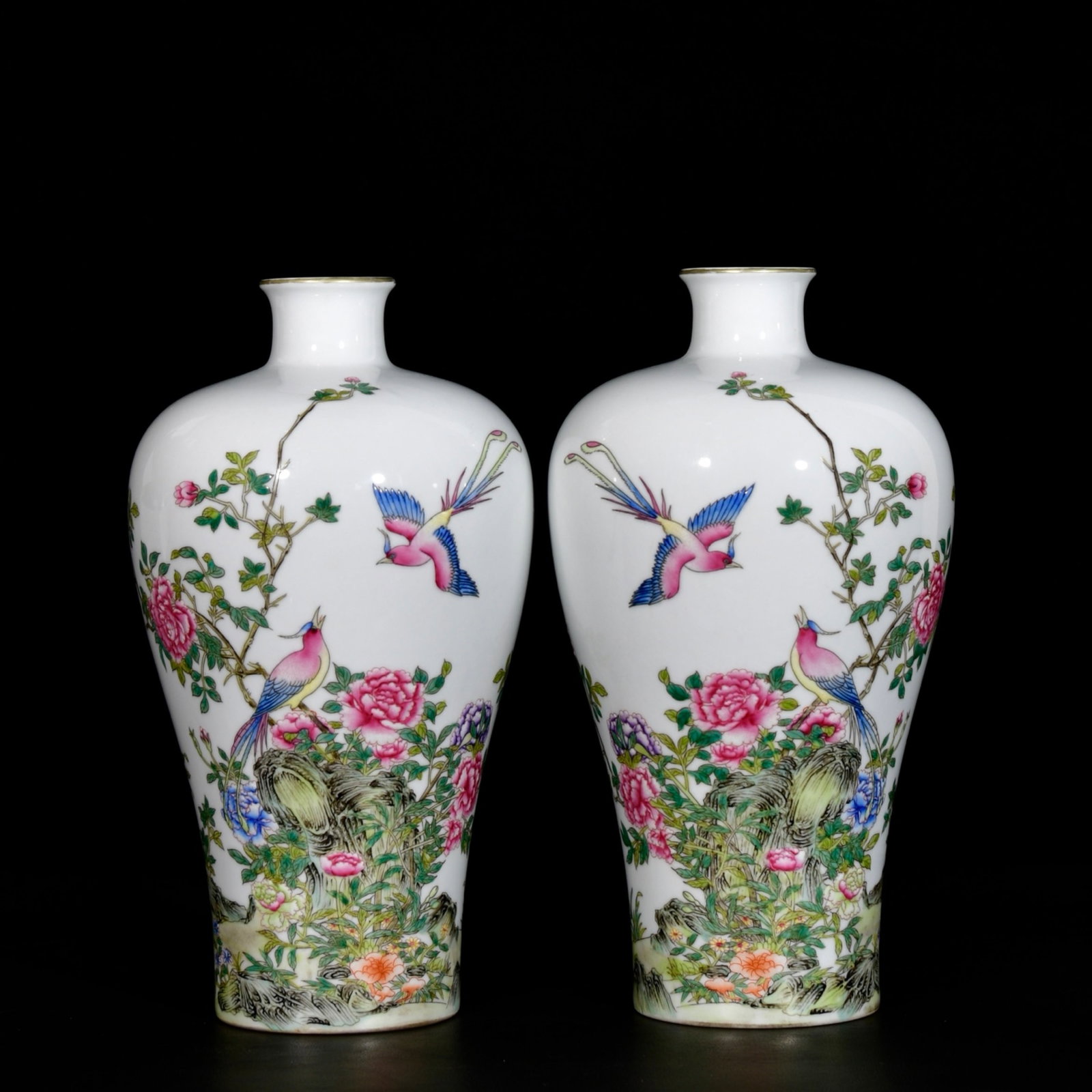 A Pair of Exquisite Enamel Painted Gold Flower and Bird Pattern Vases,With Poem: A Pair of Exquisite Enamel Painted Gold Flower and Bird Pattern Vases,With Poem,Qing Dynasty,China,Yongzheng Four-character Mark,Size:9.4inx5.3in 一对珐琅彩描ດ
