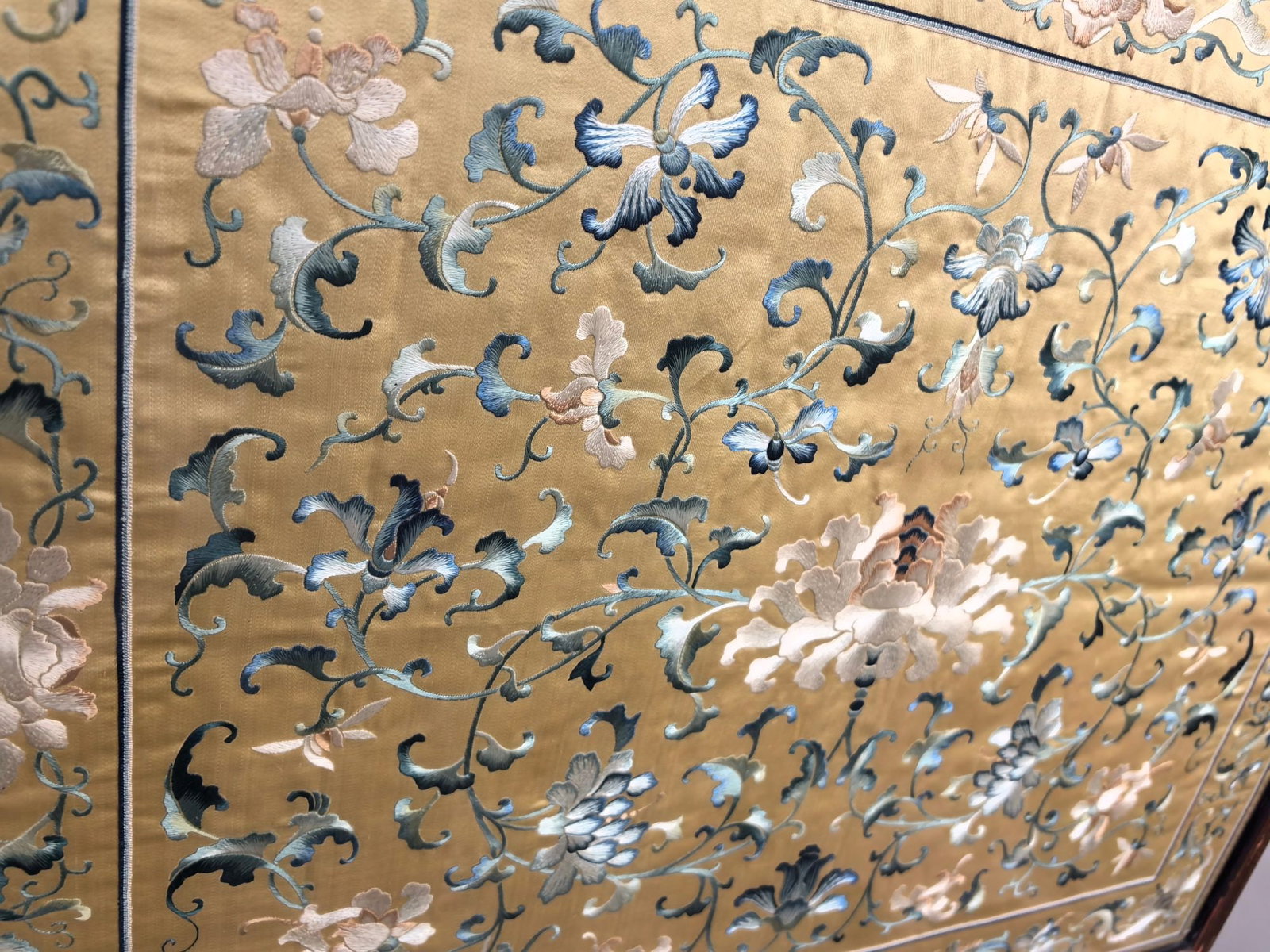 An Exquisite Lotus Pattern Hanging Panel - 4