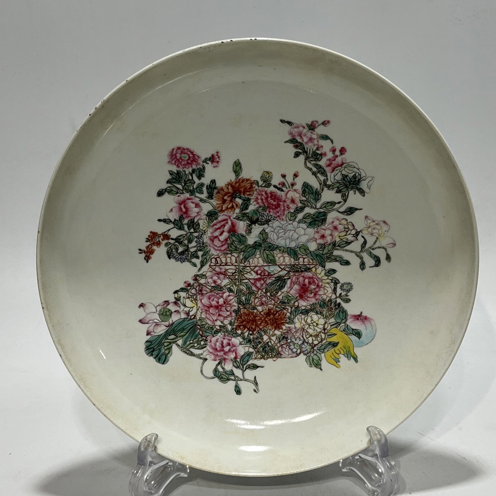 An Exquisite Famille-Rose Flower Pattern Plate (1 of 11)