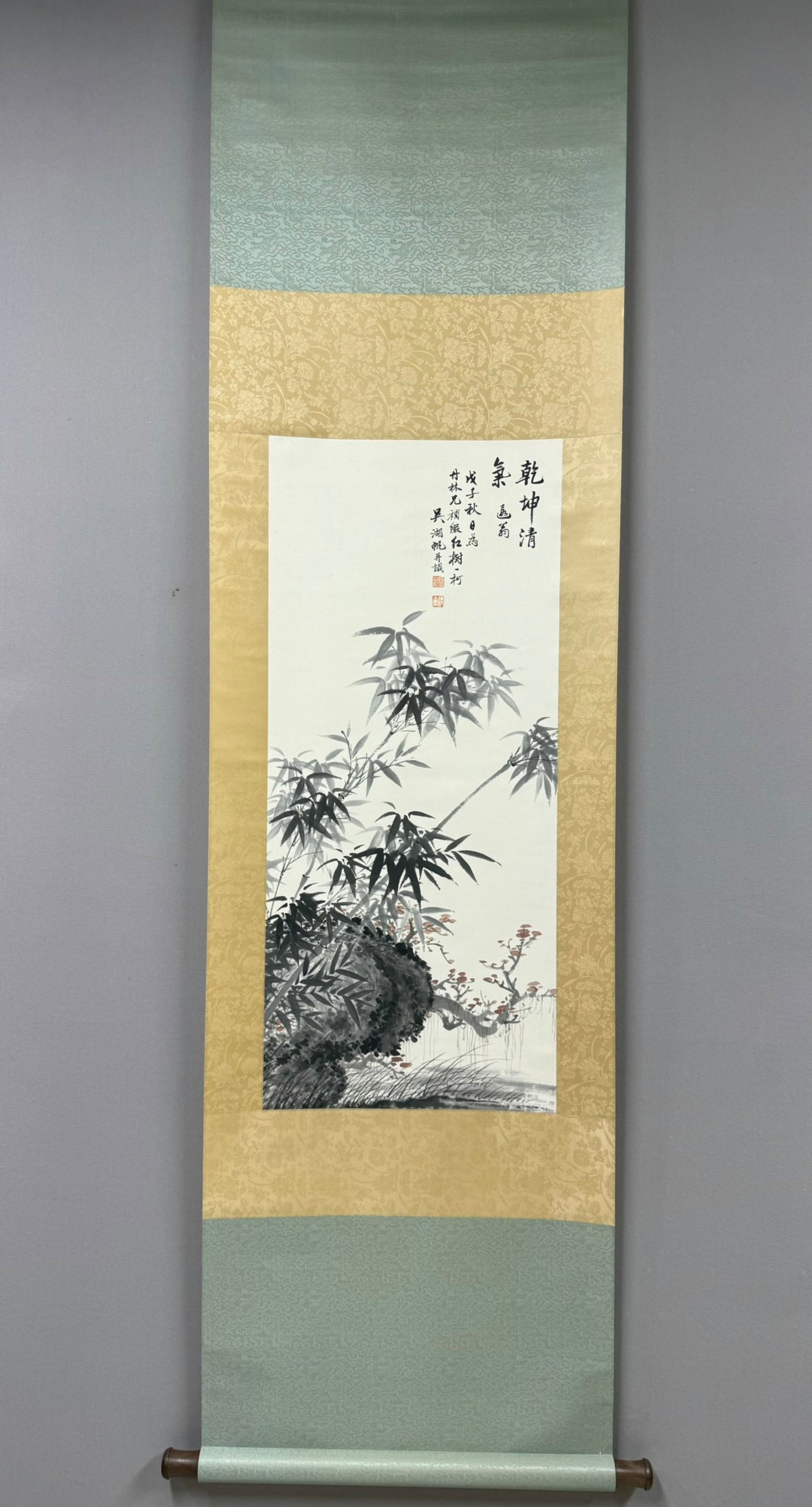 A Chinese Vertical Scroll Ink Painting of Bamboo on Paper,Wu Hufan: A Chinese Vertical Scroll Ink Painting of Bamboo on Paper,Wu Hufan,Size:35inx15.4in 一幅中国水墨竹子图立轴,吴湖帆
