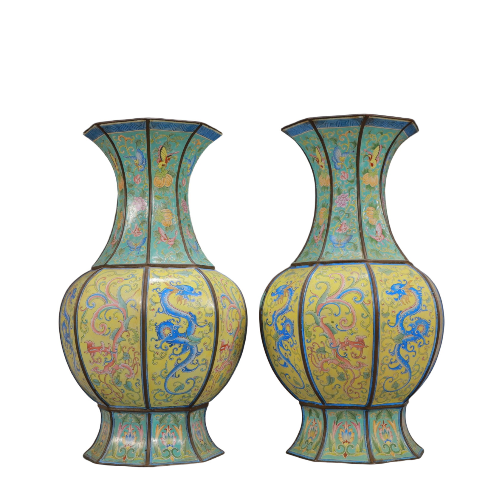 A Pair of Rare Painted Enamel Dragon Pattern Vases: A Pair of Rare Painted Enamel Dragon Pattern Vases,Qing Dynasty, China,Size:7.1inx13.4in,Total Weight:4200g 一对画珐琅龙纹瓶,中国清